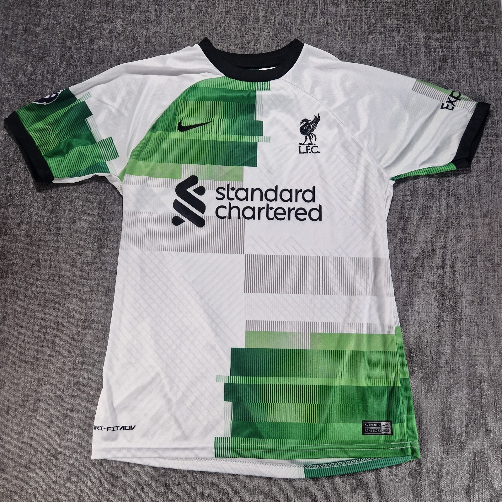 Mens Liverpool T Shirt Size M, 19 Inch P2P White And Green. Printed.