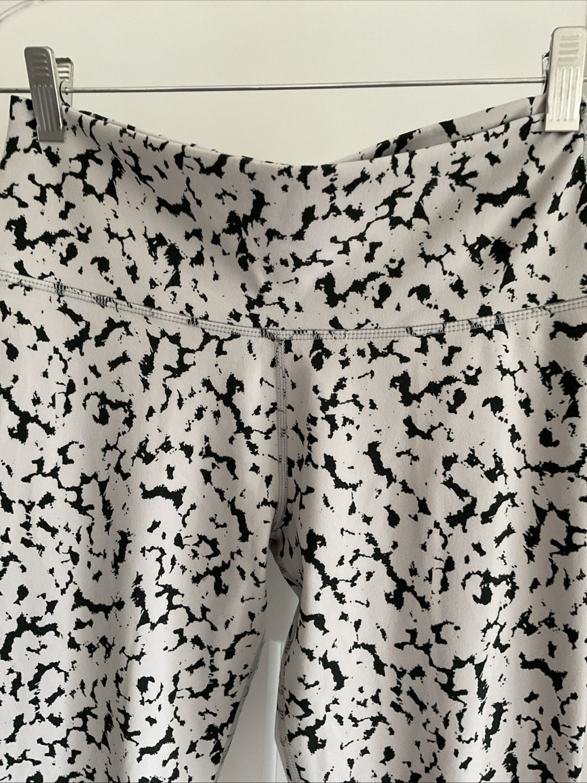 VARLEY Century 25″ Legging Size Medium NWT