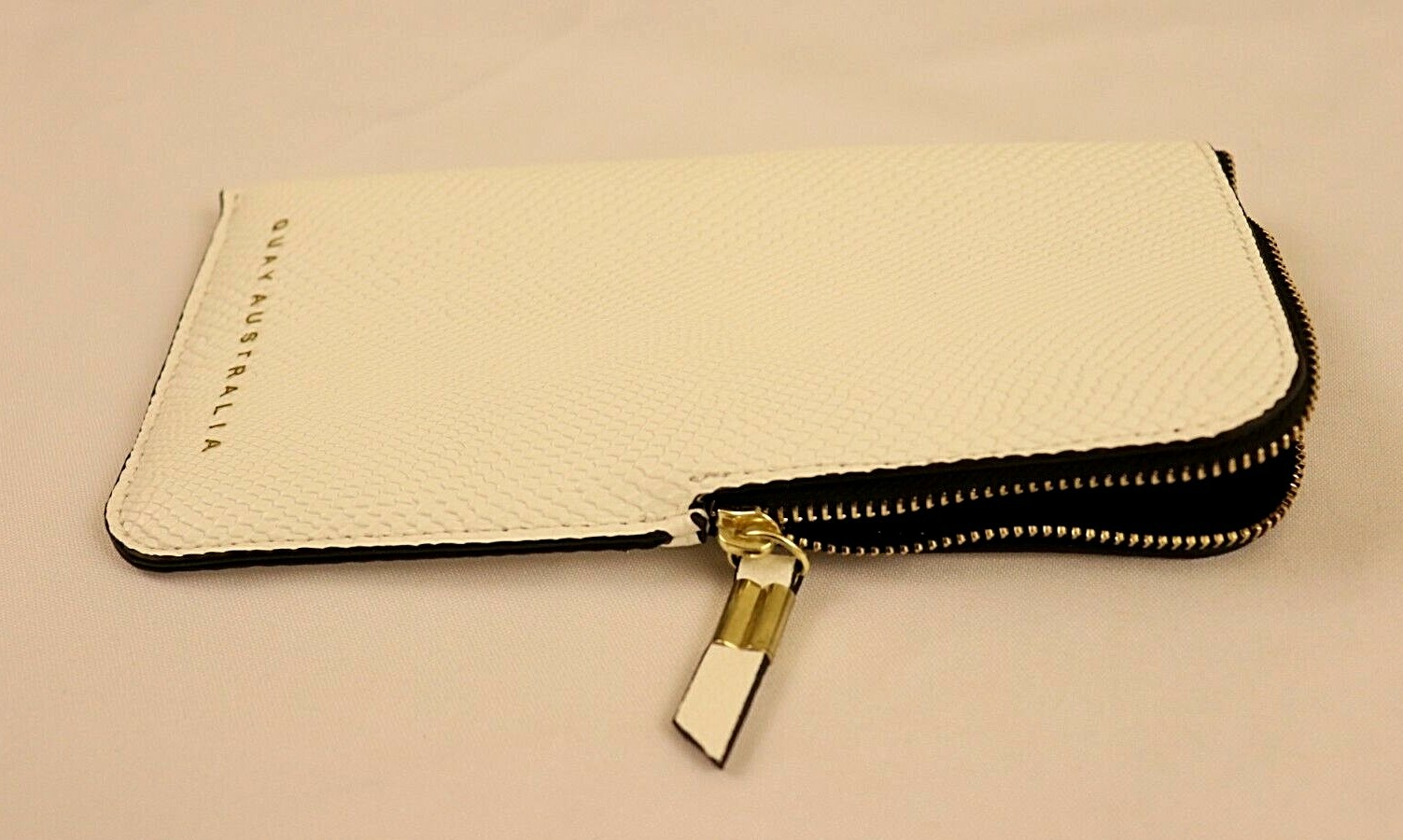 Quay Australia Sunglasses Case Limited Edition White Faux Snakeskin Zipper