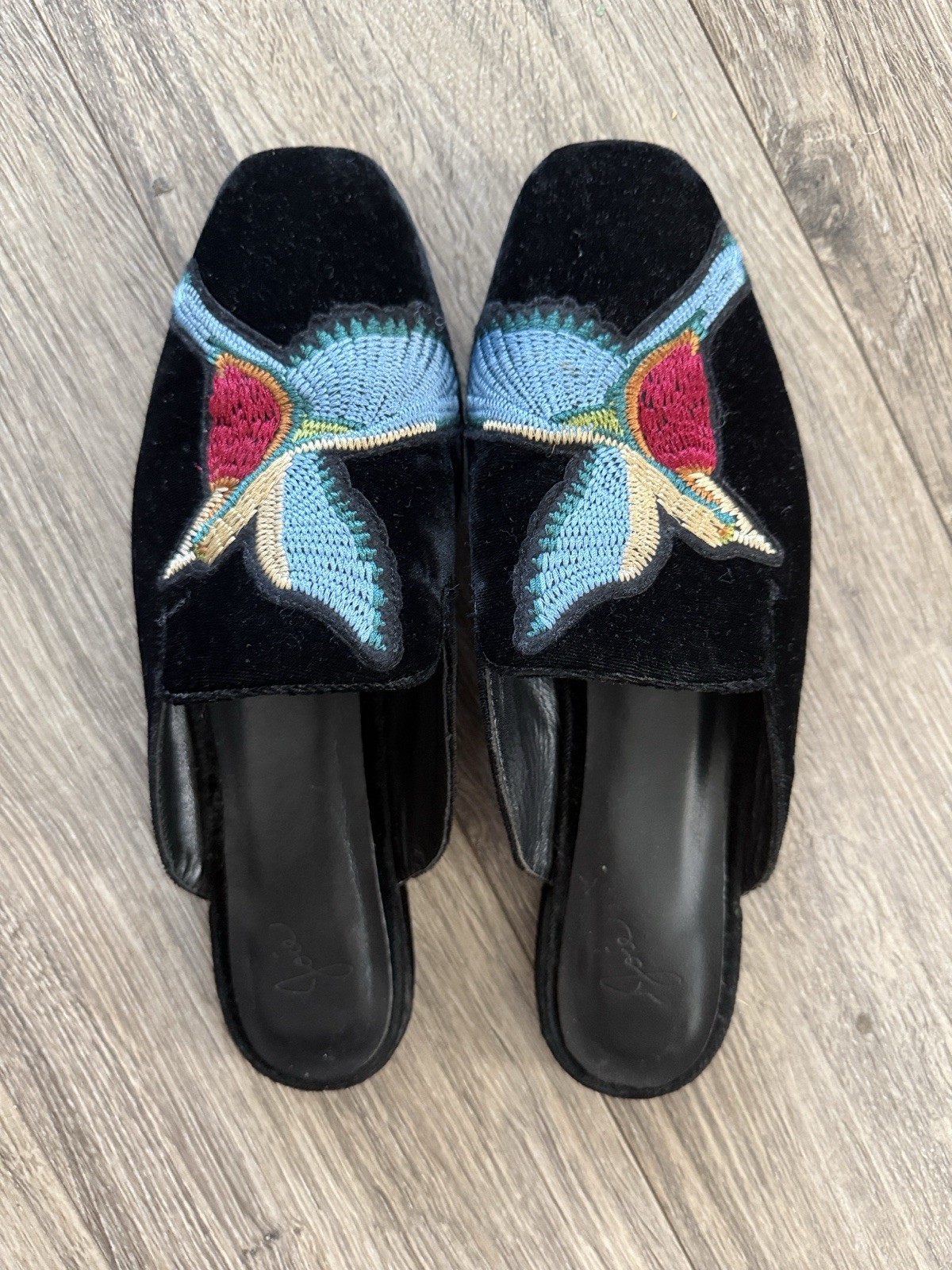 Joie mules black material and embroidered hummingbird details sz 37,5