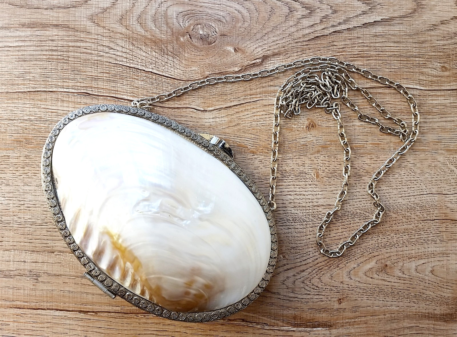 Vtg Mother of Pearl Clutch Bag Shell Pouch Shoulder Chain Hasp White Lady Mom 8″