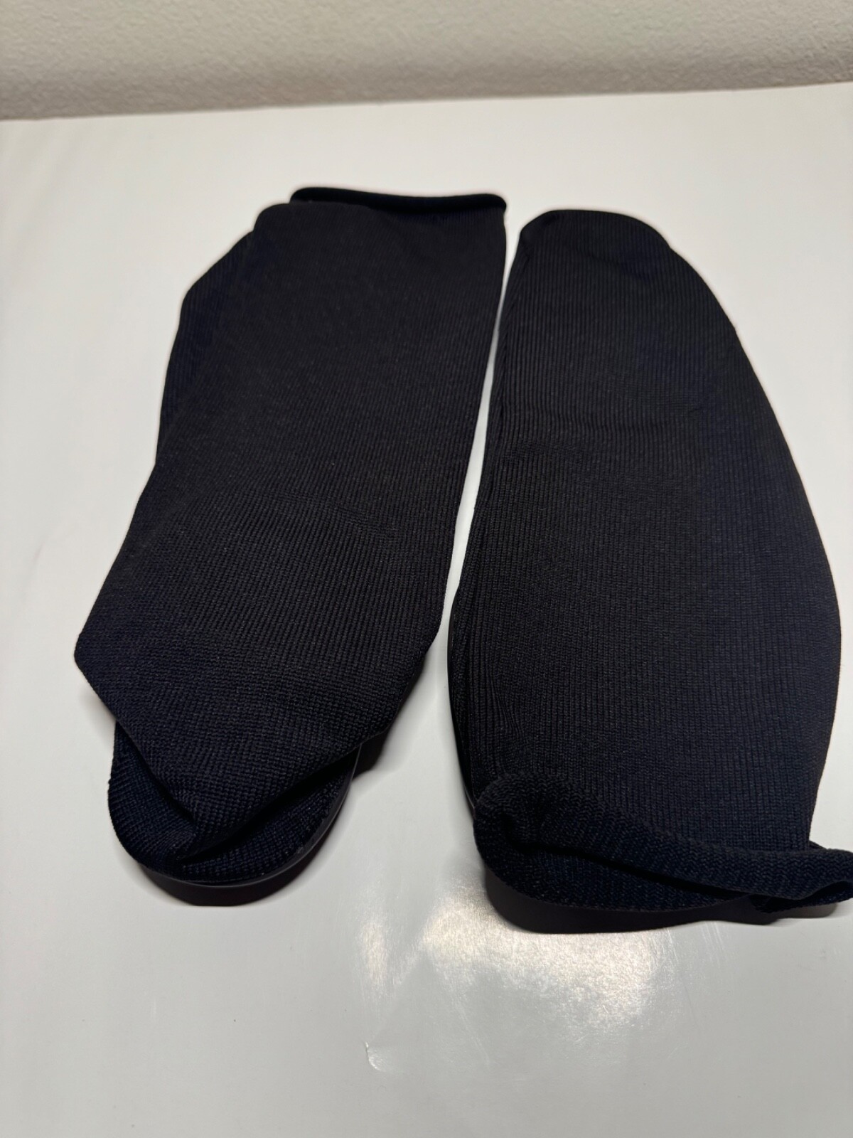 YZY Pods Yeezy Size 2 (Mens Size 9-11 US) YZYPODBLK Brand New In Bag