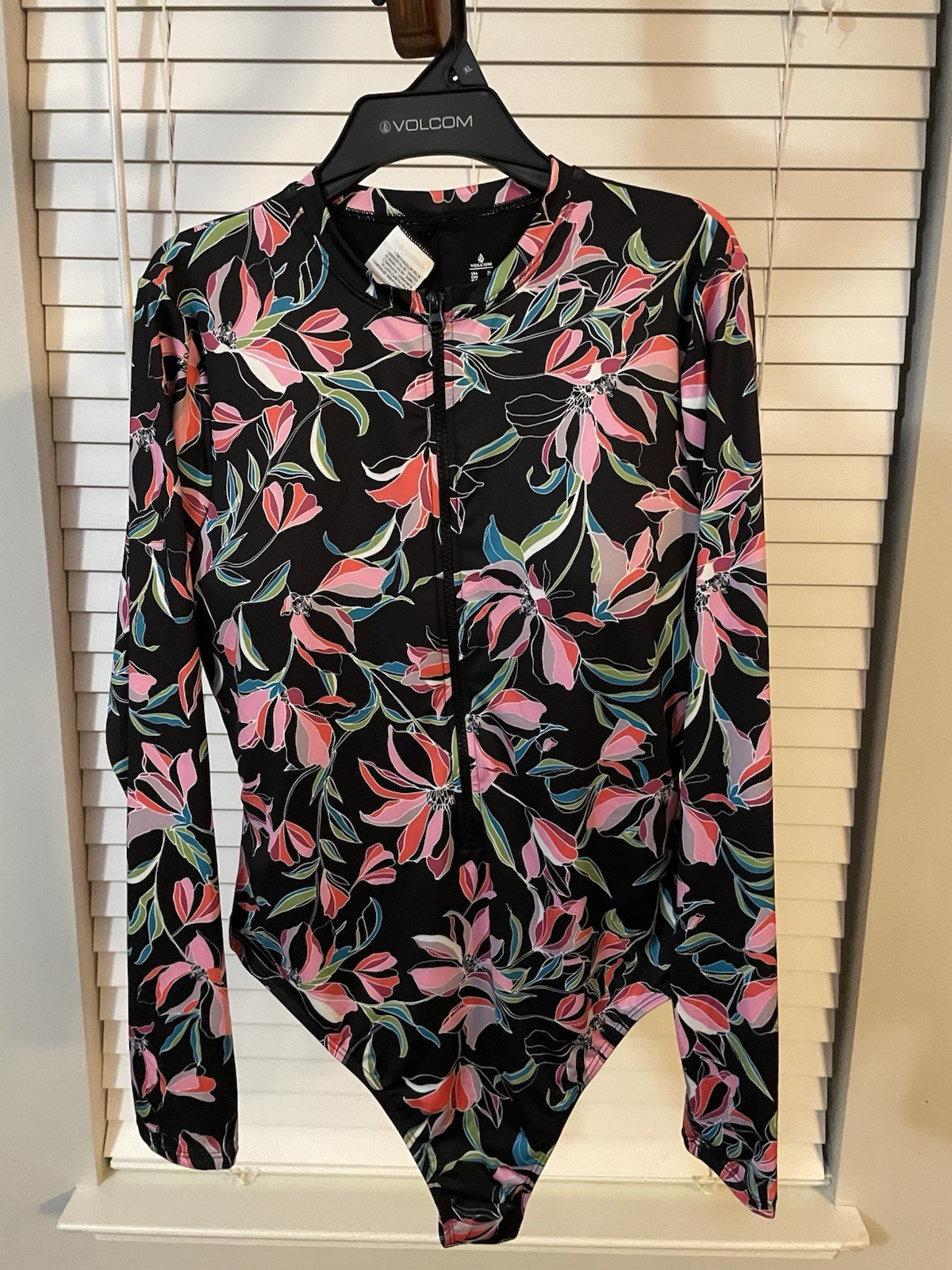 NWT Volcom Women’s Bodysuit Size XL Black Coral Floral Swimsuit