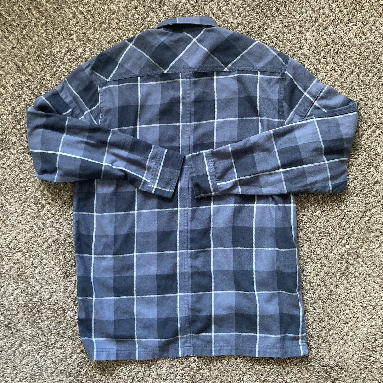 Wrangler ATG Shirt Men Medium Blue Plaid Flannel Button Up Elbow Pads Zip Pocket