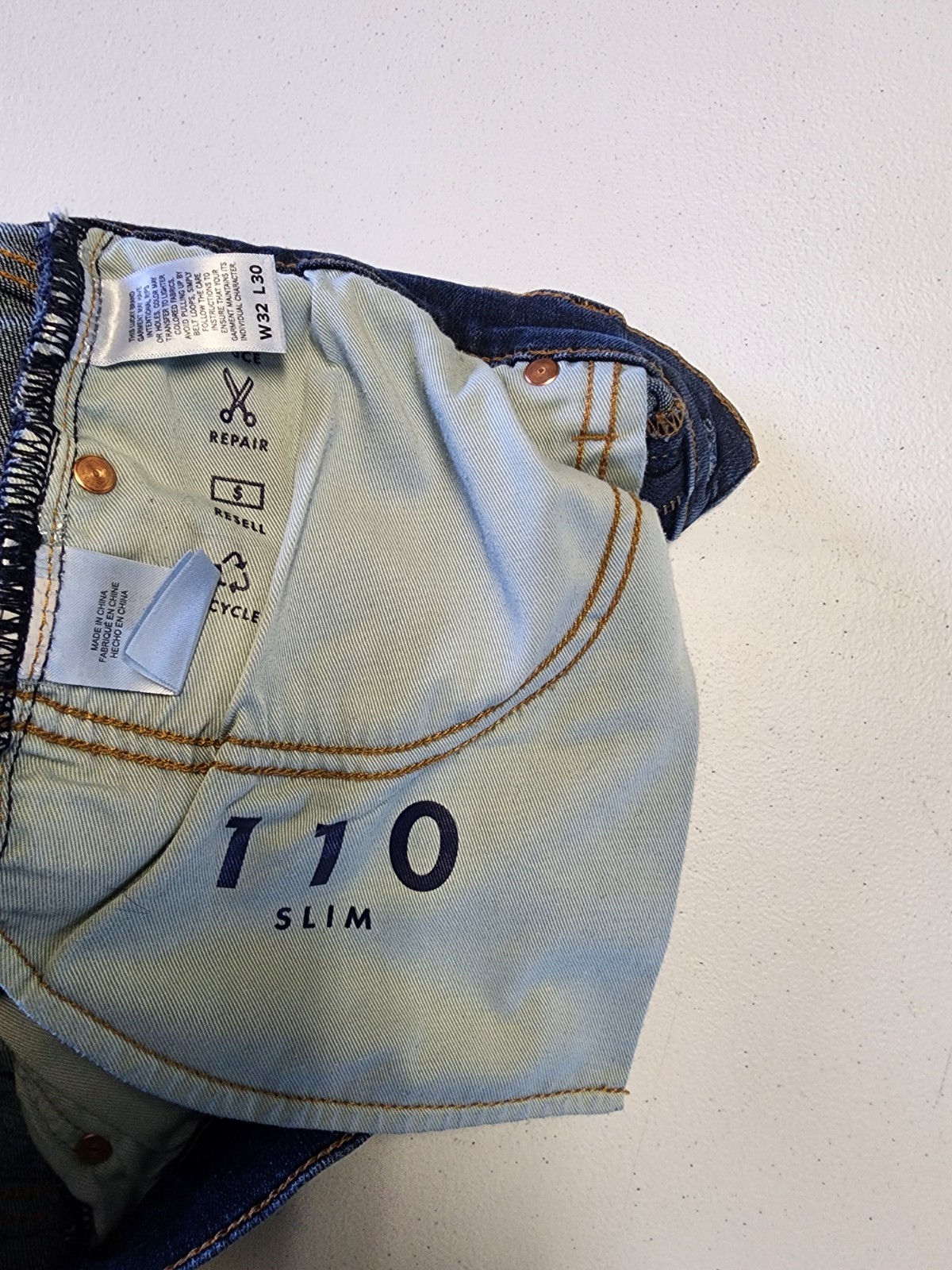 Lucky Brand 410 Athletic Slim Fit Men’s Jean – Parivale, 32×30
