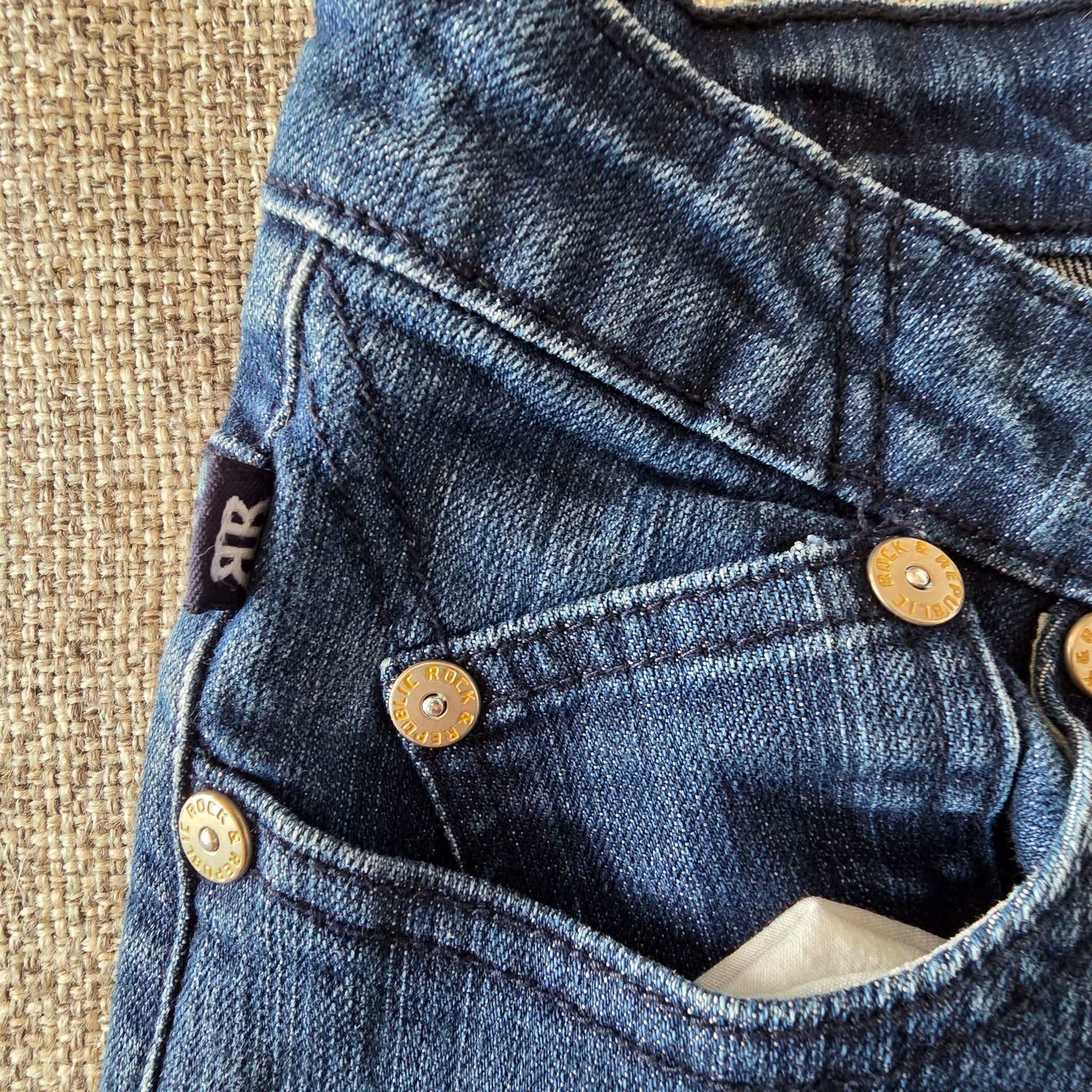 Rock & Republic Womens Dark Wash Flare Jeans Gold Chain Pocket Made in USA 27