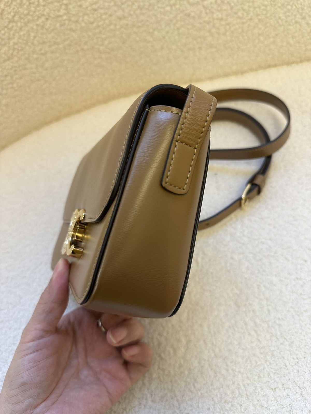 Celine Pre-Owned Authentic Luxury Handbag Caramel 18.5*6*13.5cm
