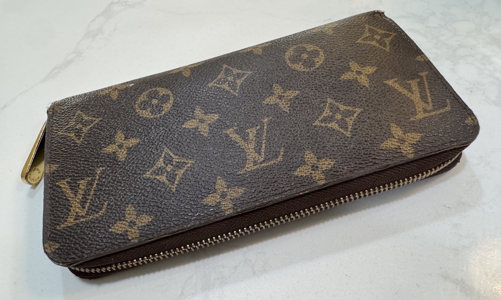 LOUIS VUITTON LV Monogram Canvas Zippy Wallet -Brown