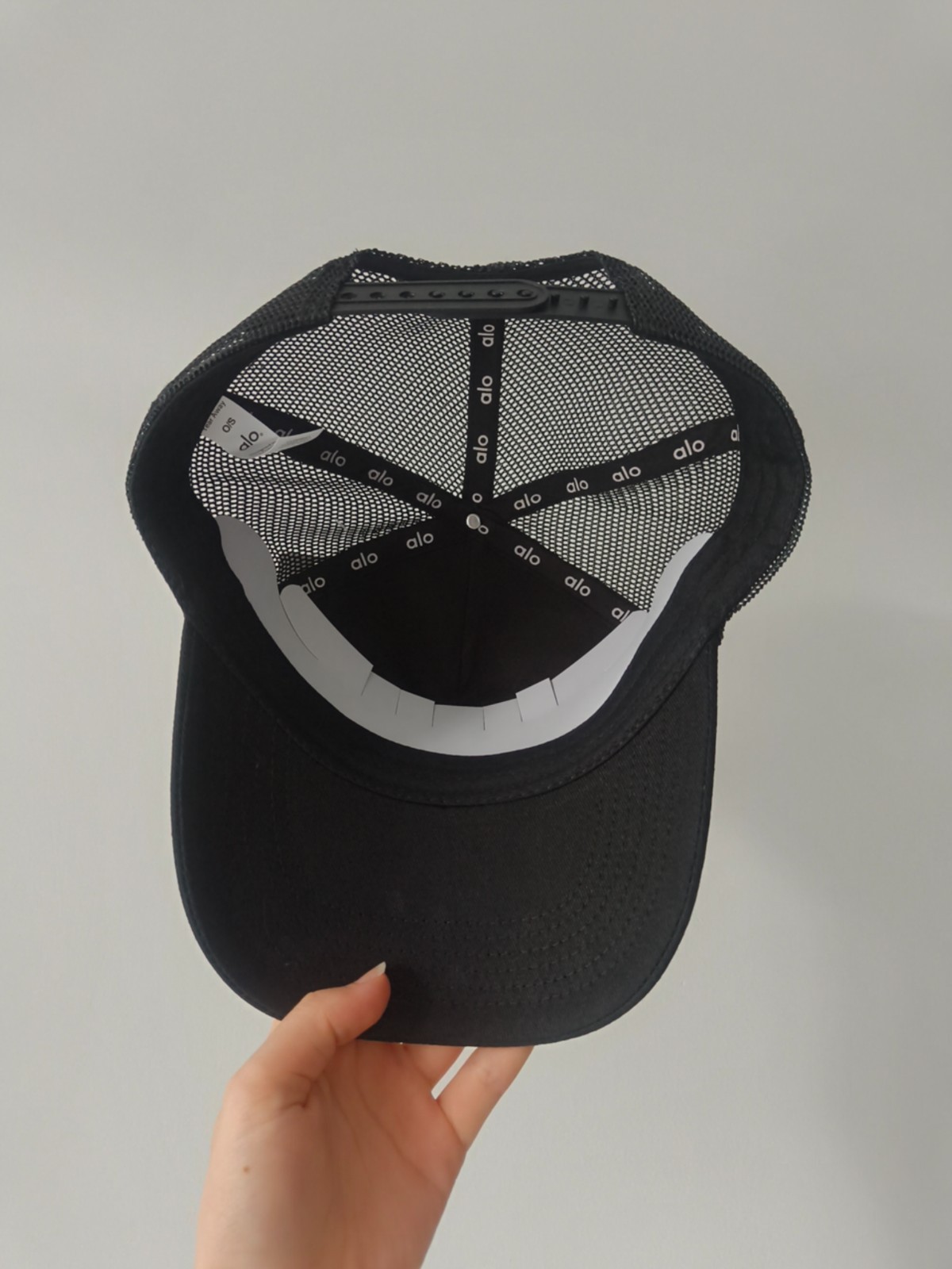 ALO Women’s Embroidered Baseball Cap Black Canvas Off-Duty Casual Hat