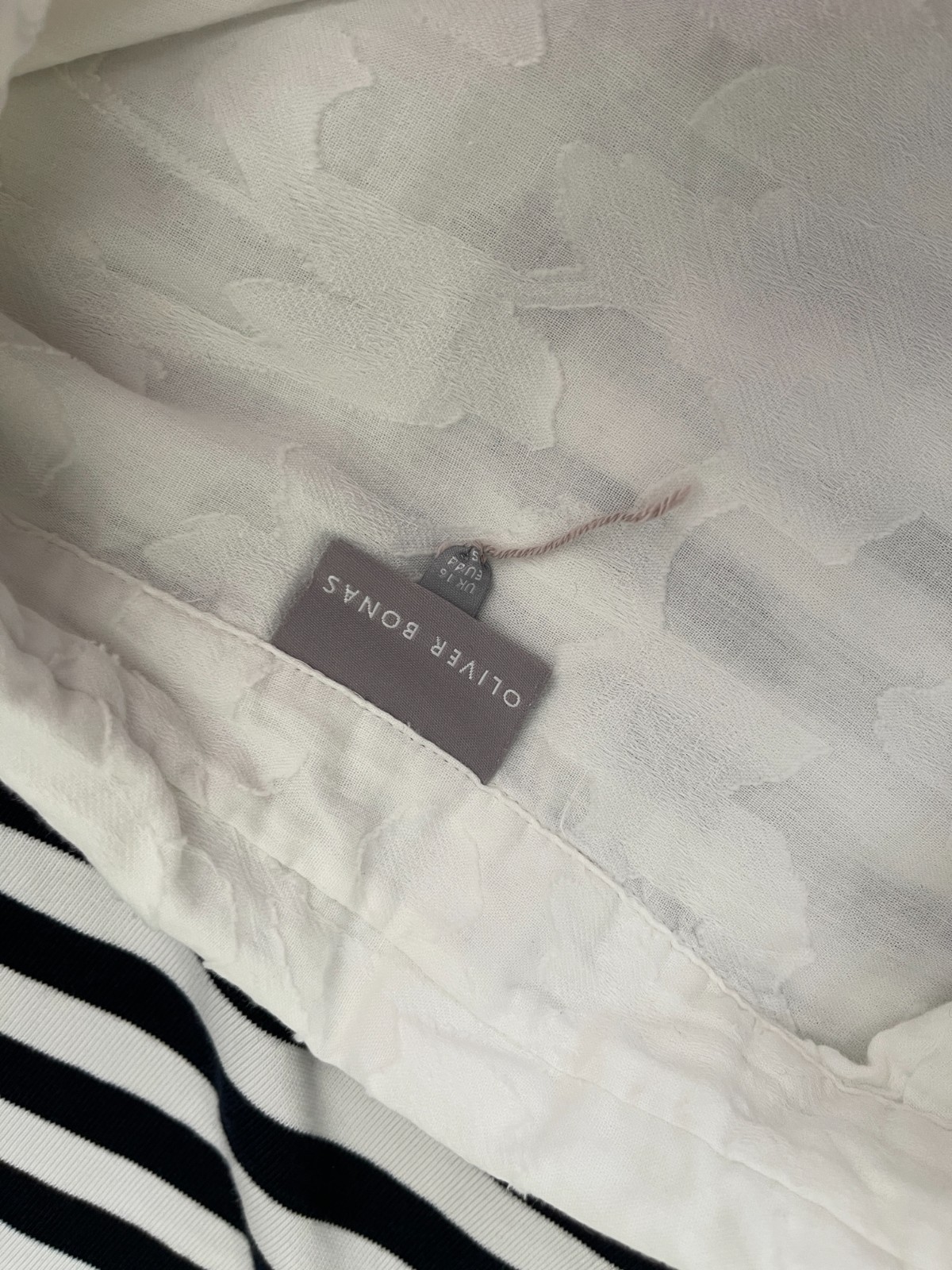 Oliver Bonas oversize blouse top 16 VGC shirt woven print pattern white