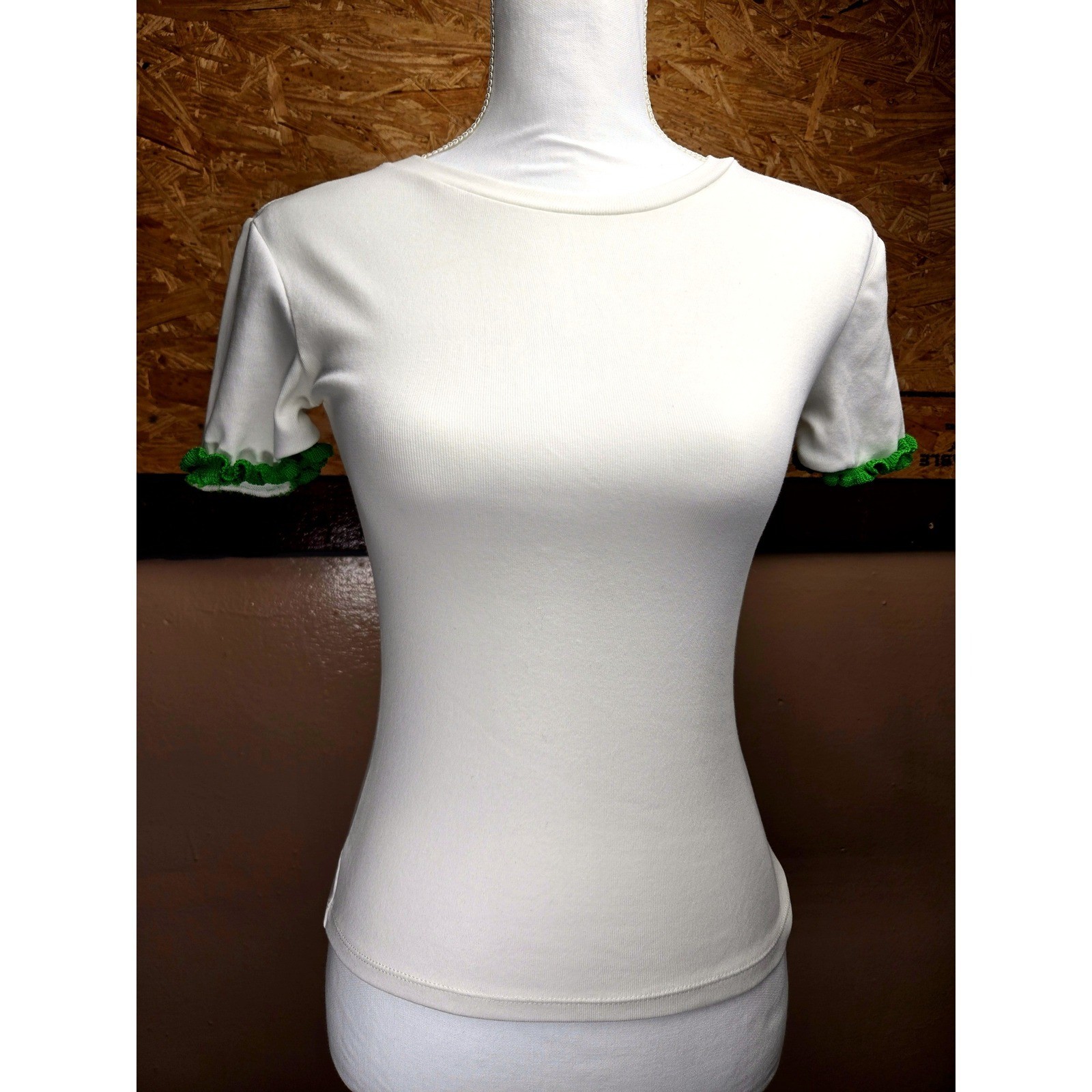 Zara Womens Ribbed Knit T-Shirt Off-White Green Crochet Ruffle Trim Small 1897