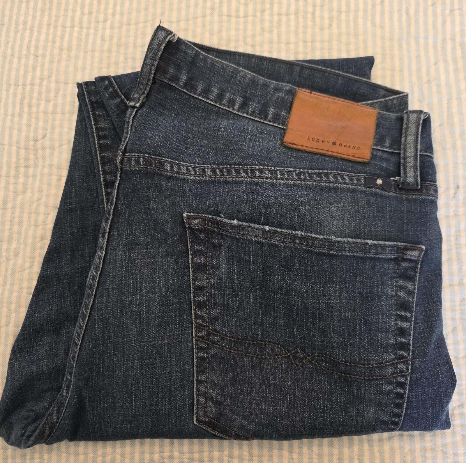Lucky Brand Men’s Straight Fit Blue Medium Wash Denim Jeans Mid Rise 5-Pocket