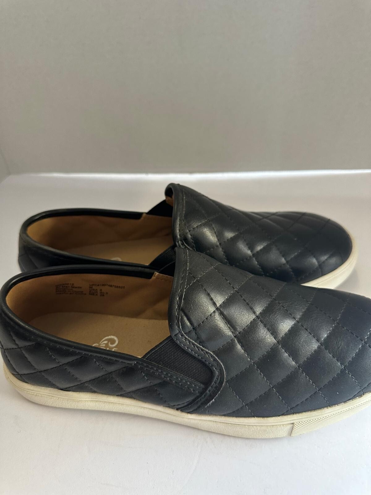Mountain Sole Quilted Slip On Sneakers Womens 9 Black Faux Leather Loafers