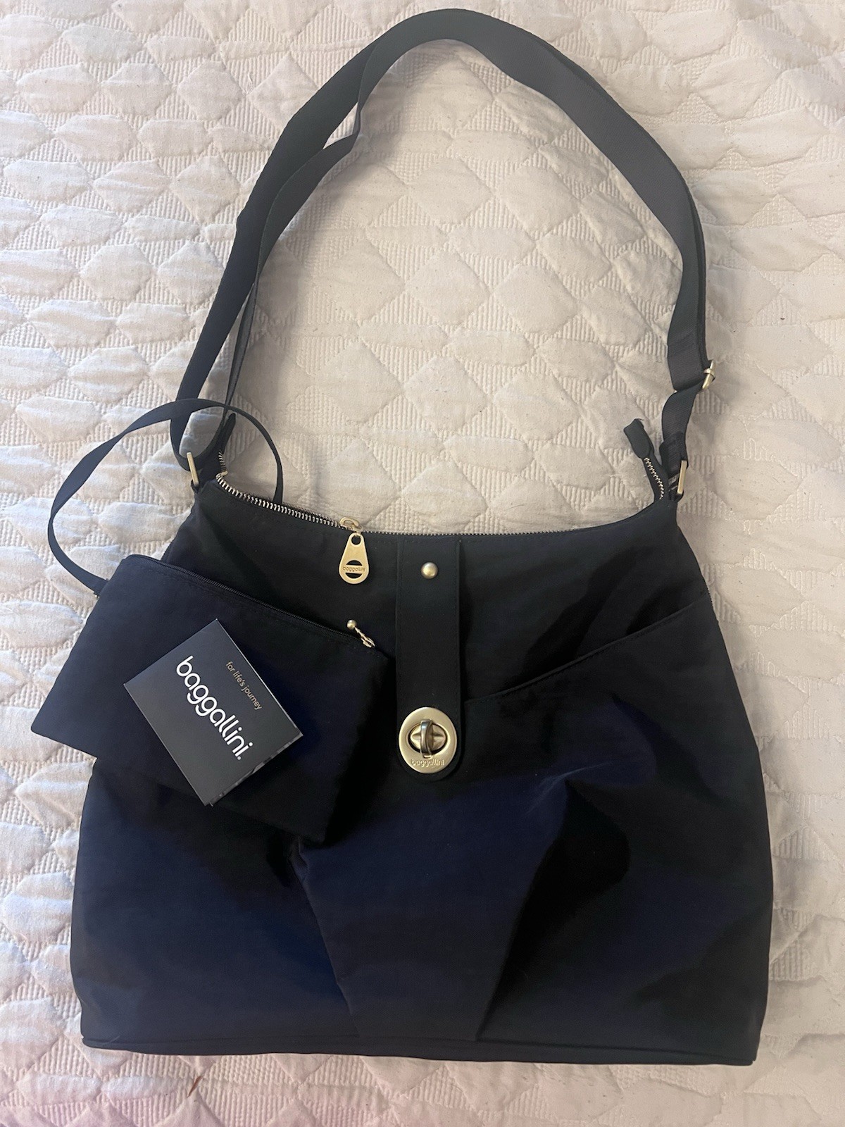 Baggallini Black Crescent Shoulder Bag Zip Closure Lightweight Gold Hardware