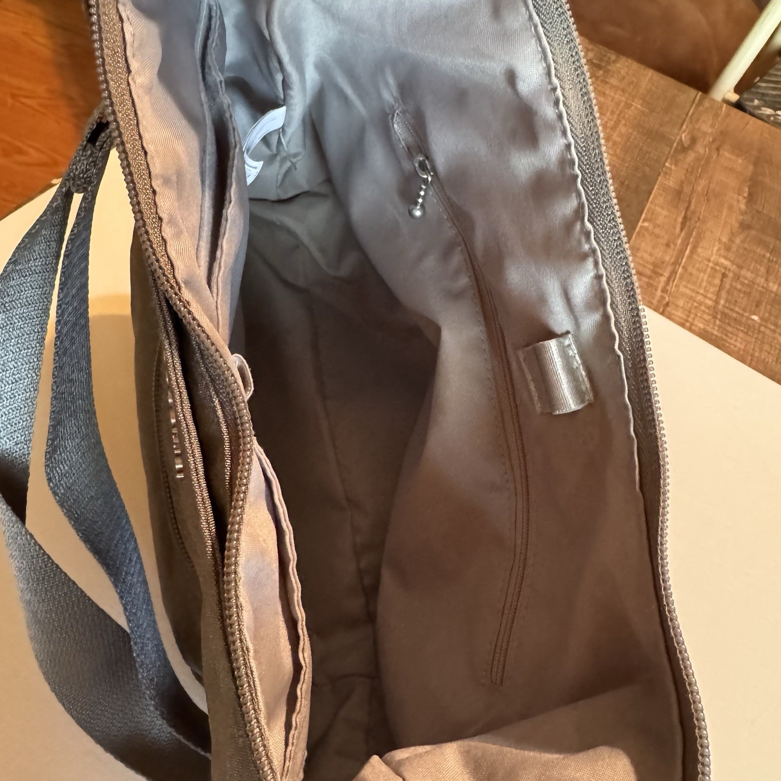 Baggallini Modern Pocket Half Moon Bag Crossbody Adjustable Strap Travel Nylon