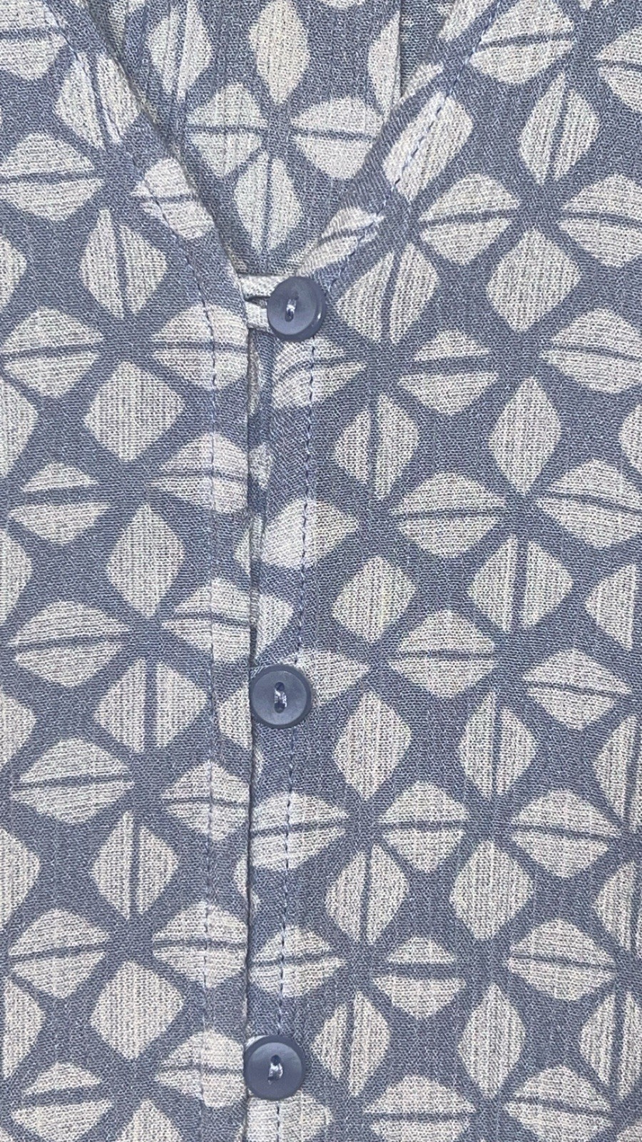 Liz Claiborne Blouse Size S Blue White Geometric Print Button Front Cap Sleeve