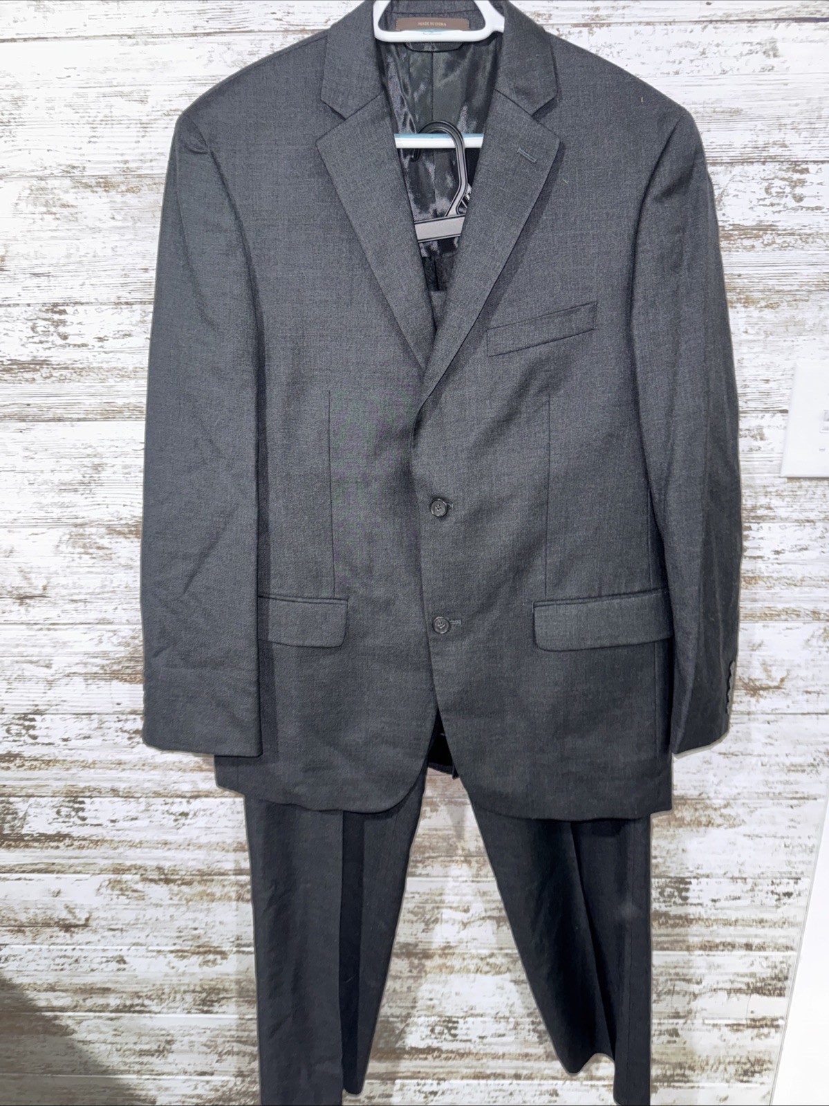 Tasso Elba Men’s Suit Grey 40R 34W 90% Wool 10% Cashmere. Excellent Condition
