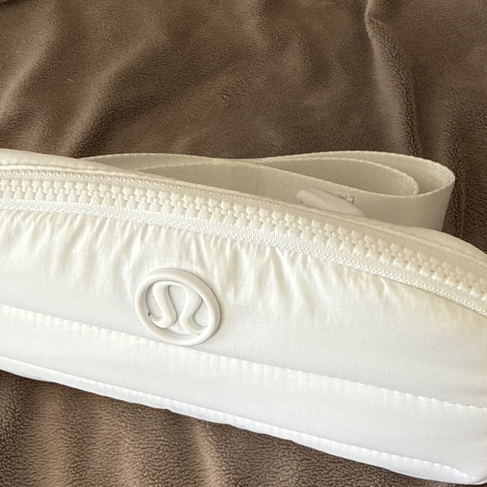 Lululemon WUNDER PUFF Everywhere WHITE Belt Bag One Size 2L -Brand New w/Tags