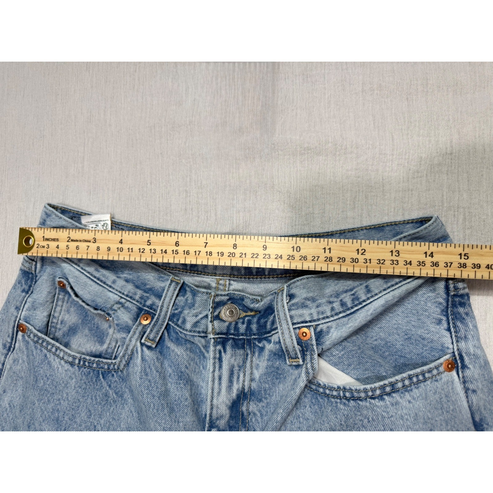Levi’s Low Pro Straight Jeans Light Wash Blue Denim Women’s Size 30