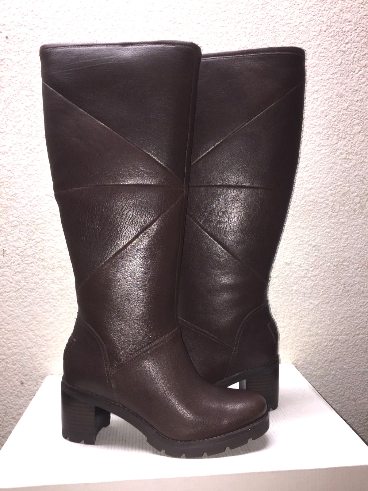 UGG AVERY STOUT LEATHER WATER RESISTANT BOOT US 9 / EU 40 / UK 7.5 – NIB