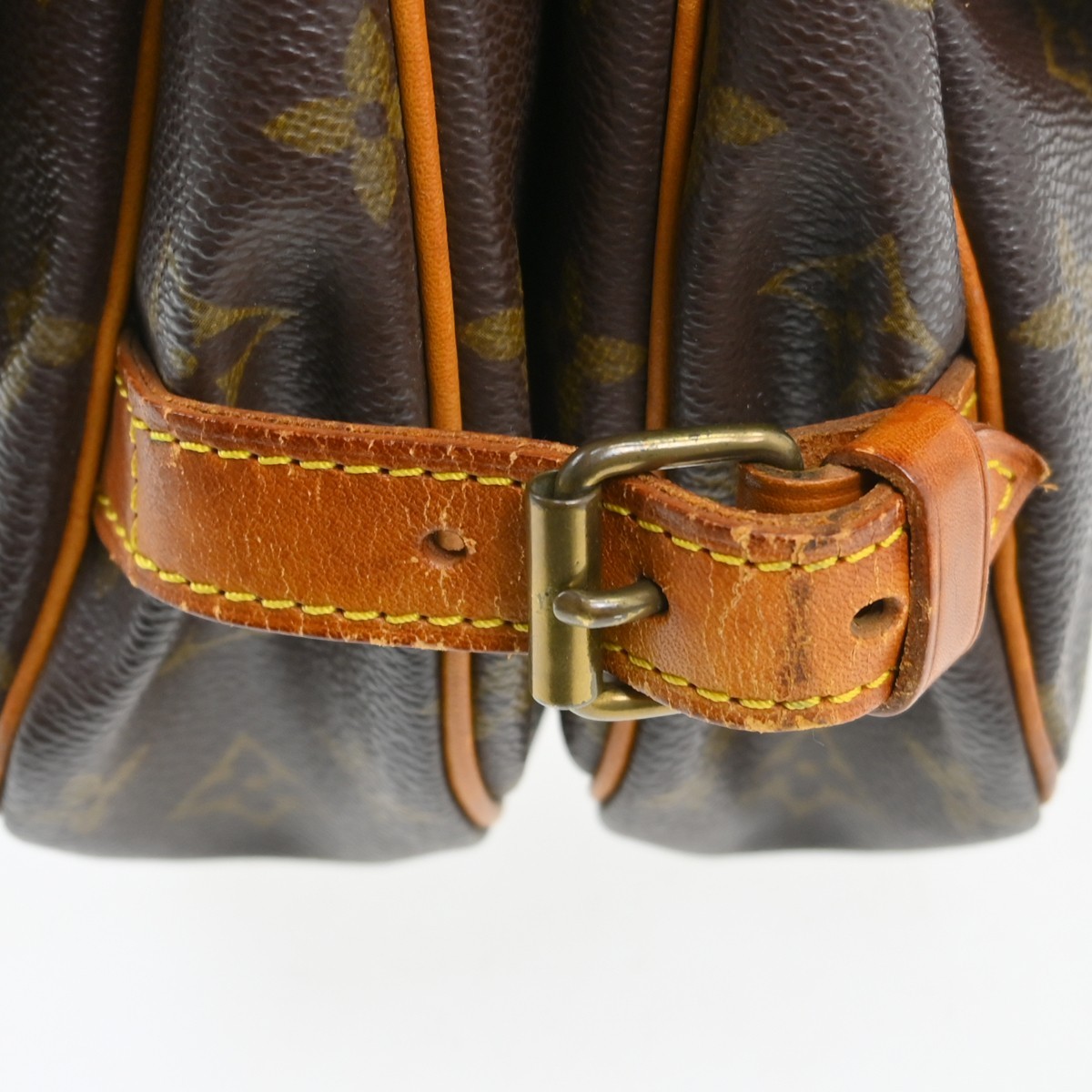 Best05 LOUIS VUITTON MONOGRAM SAUMUR 30 MESSENGER BAG M42256 AR1902 YQ08819