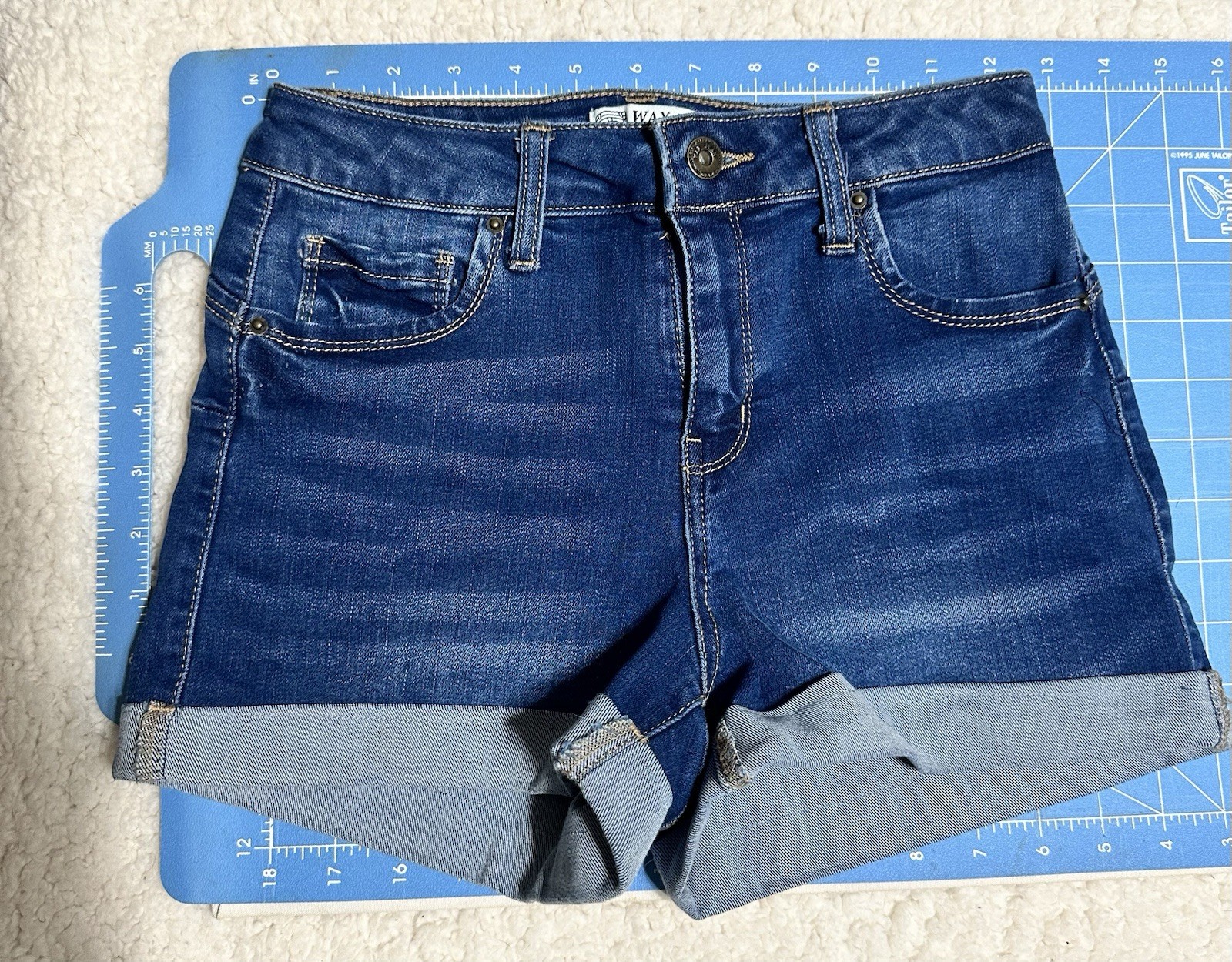 Junior’s Shorts Size S 0/2 Denim Jean Shorts High Rise Cuffed Hem Stretch EUC
