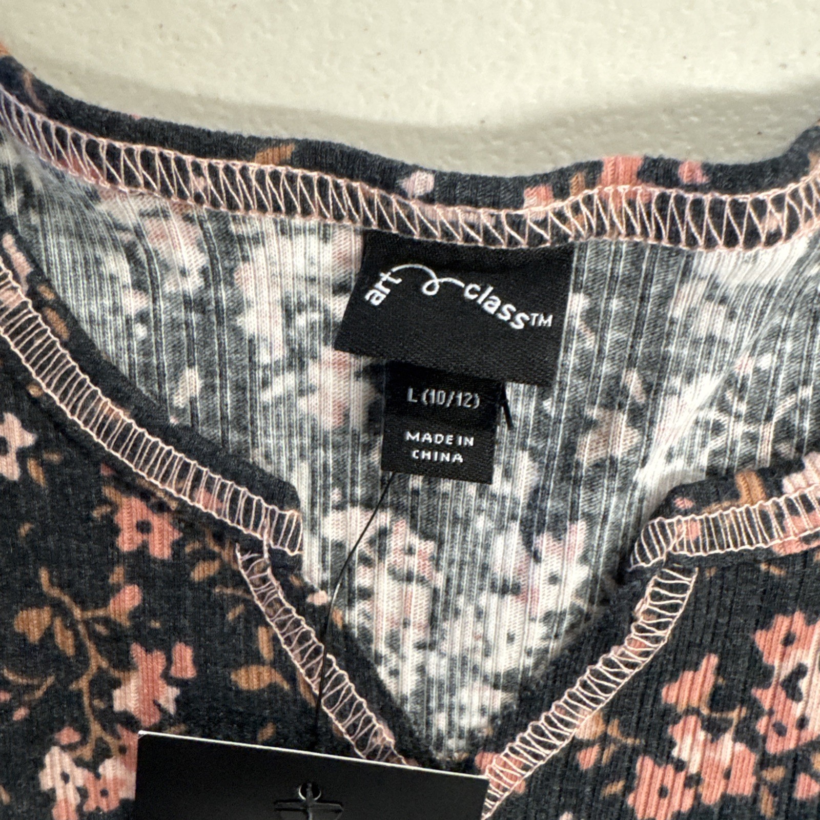 Art Class Girls’ Short Sleeve Notch-Front T-Shirt Size Large 10/12 NWT