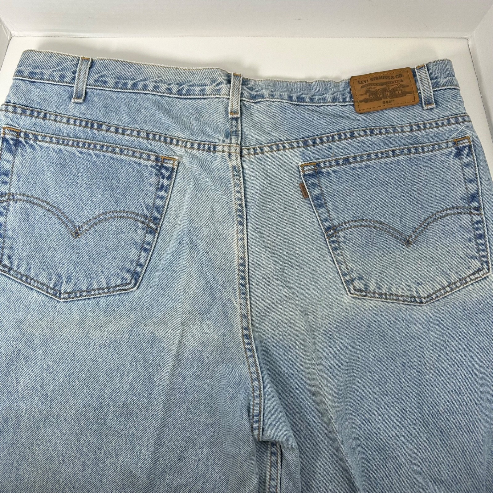 Vtg Levi’s 540 Jeans Men’s 44 x 30 Relaxed Fit Blue Denim Brown Tab Mexico Light