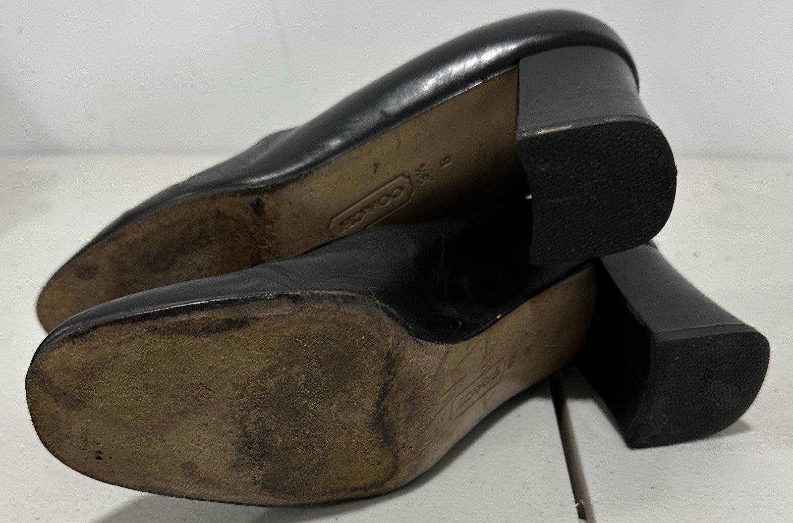 Vintage Coach Black Leather Round Toe Block Heel Pumps Size 9.5
