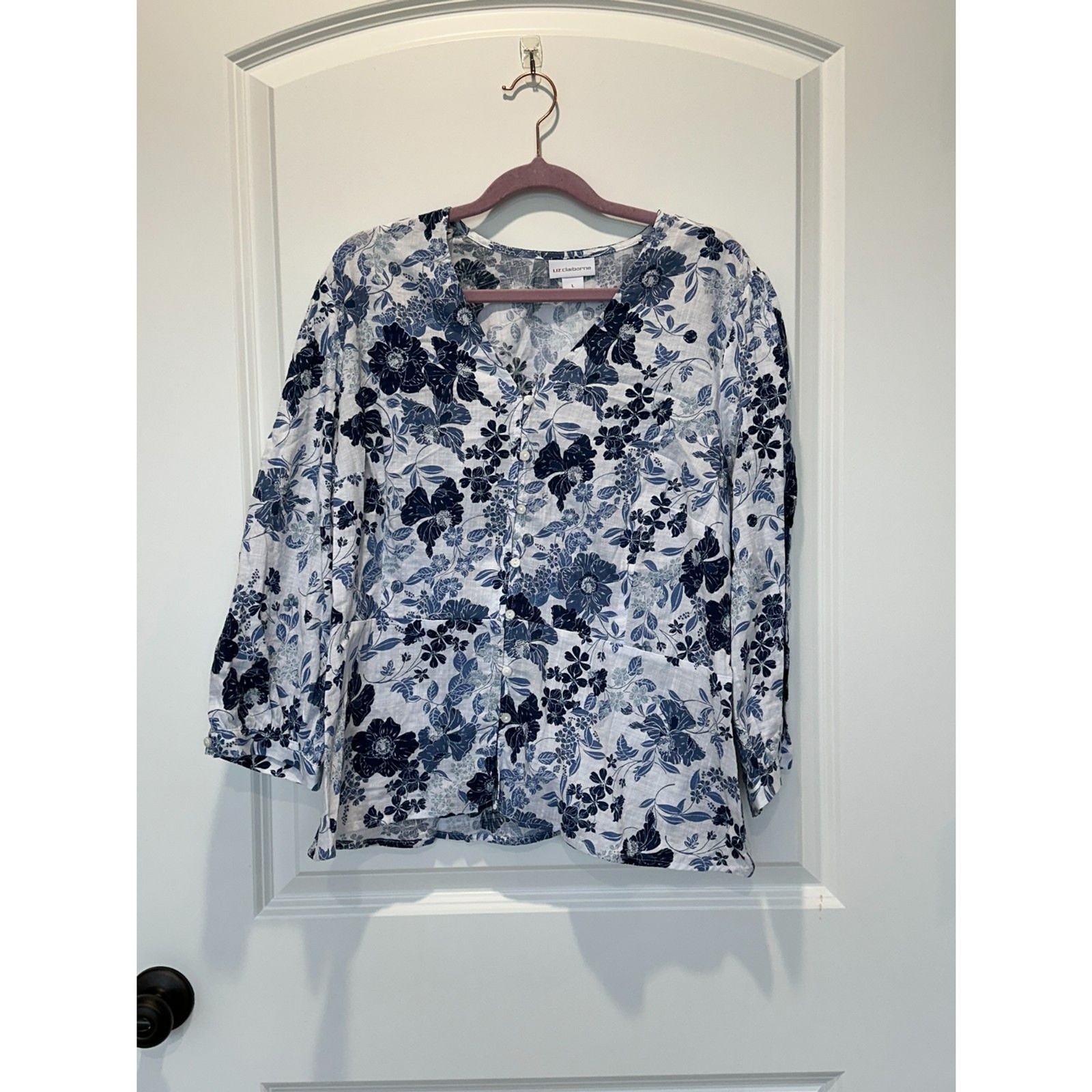 NWT Liz Claiborne Navy and White Floral Button Down Blouse Size Large