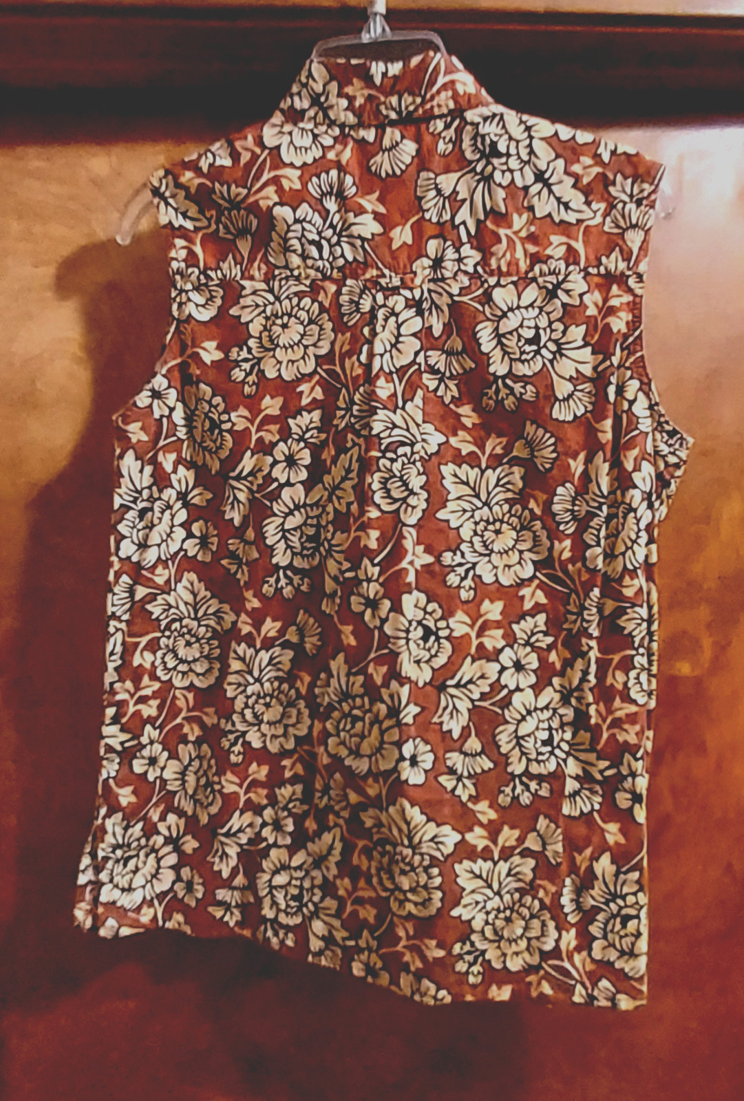VTG: White Stag Ladies Sleeveless Blouse w/collar Size L, Cotton, Earthy Floral