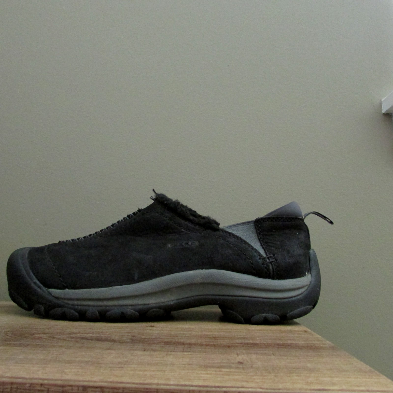 Keen Kaci Oiled Nubuck Leather black slip on Casual Comfort Shoes Sz 9