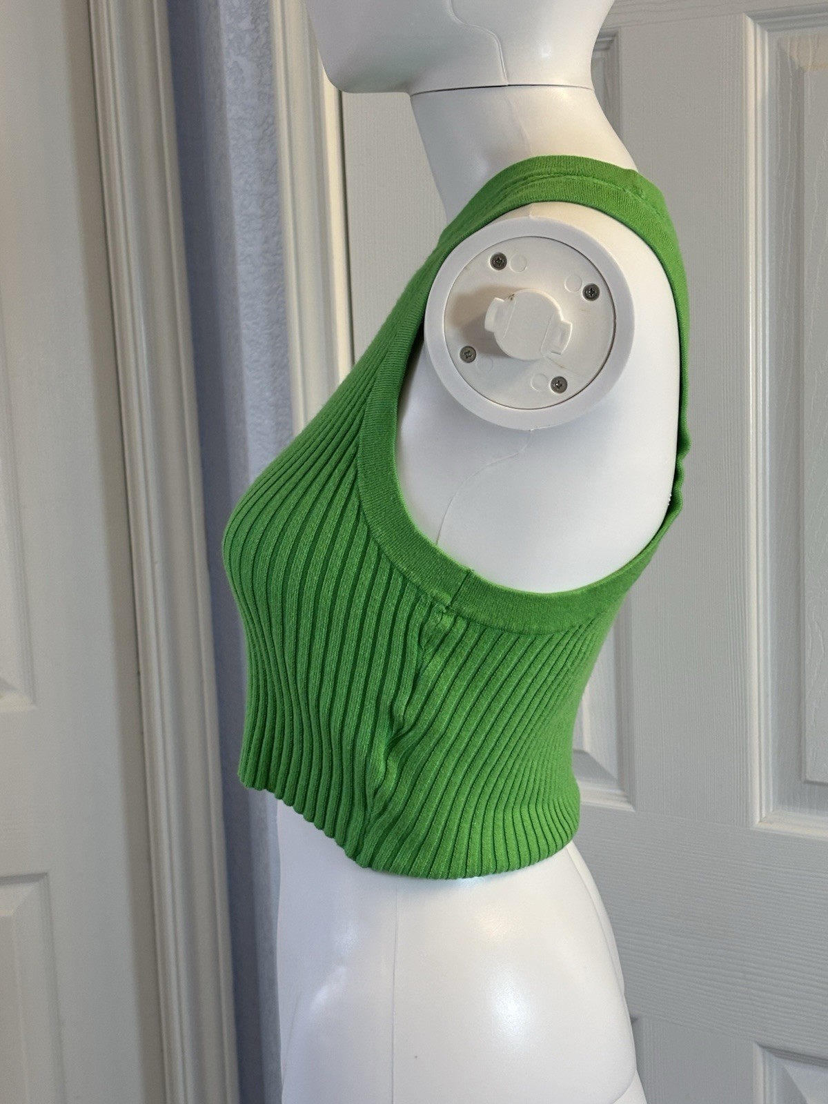 H&M Divided Green Ribbed Crop Tank Top Women’s Sz Medium Sleeveless Stretch Knit