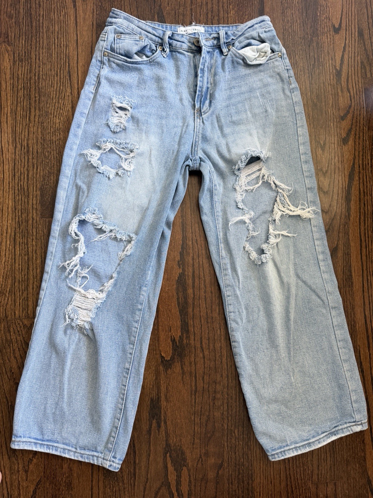 Almost Famous Women’s Straight Jeans Light Wash Blue Distressed 5-Pocket Size 5