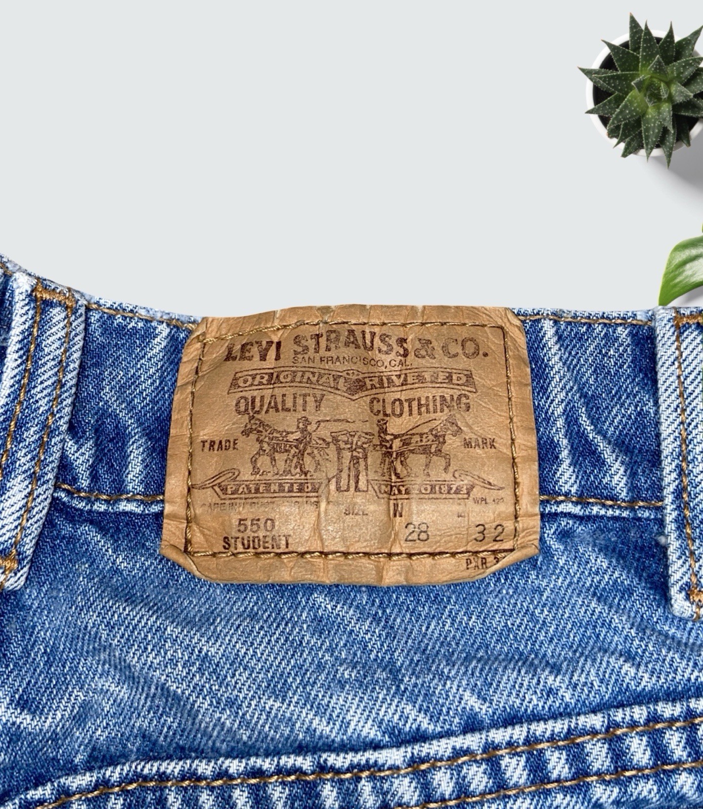 Vintage Levi’s 550 Orange Tab Student Fit Jeans 28×32 Made in Brazil