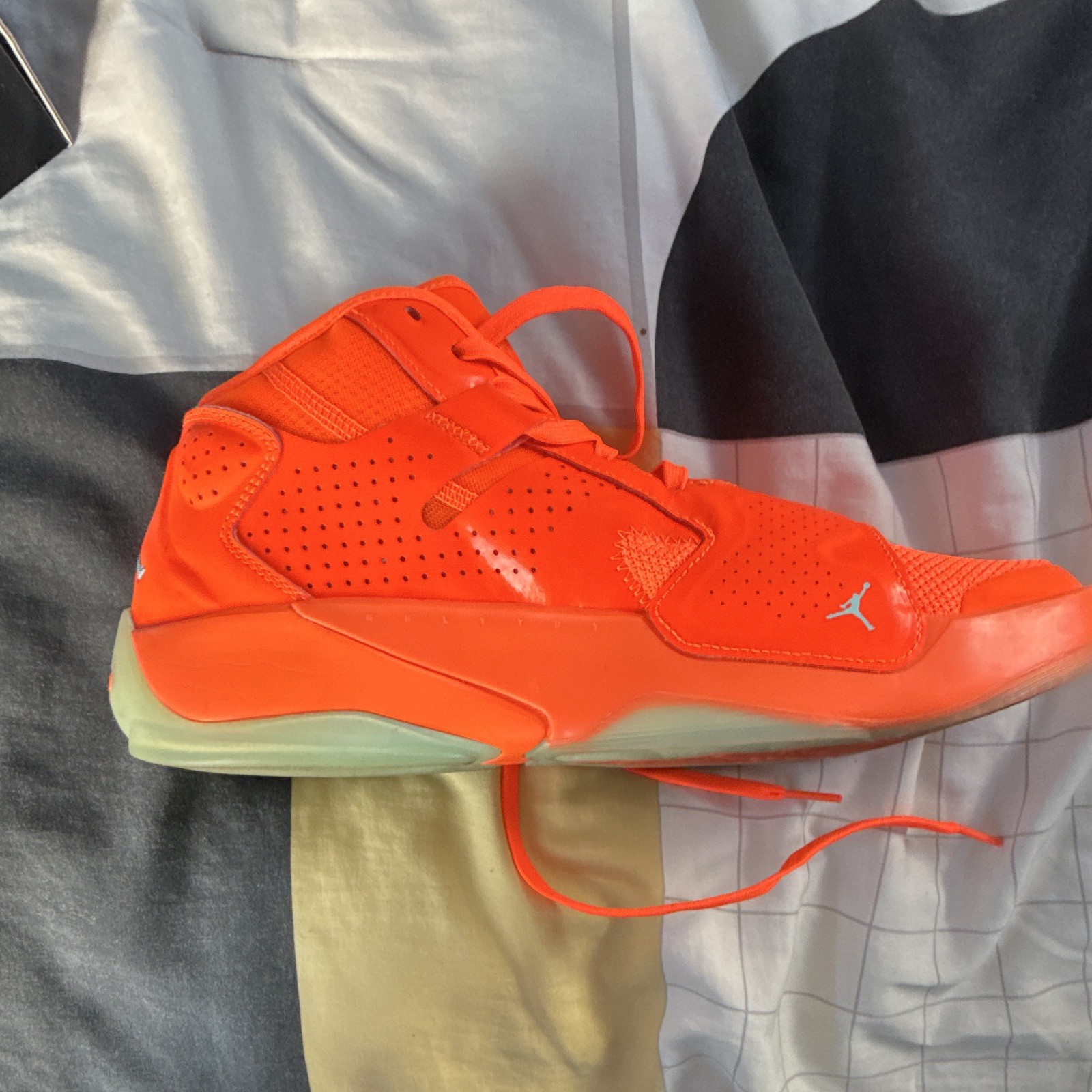 Jordan Zion 2 Men’s Orange Mid Top Basketball Sneakers Lace Up DO8990-800