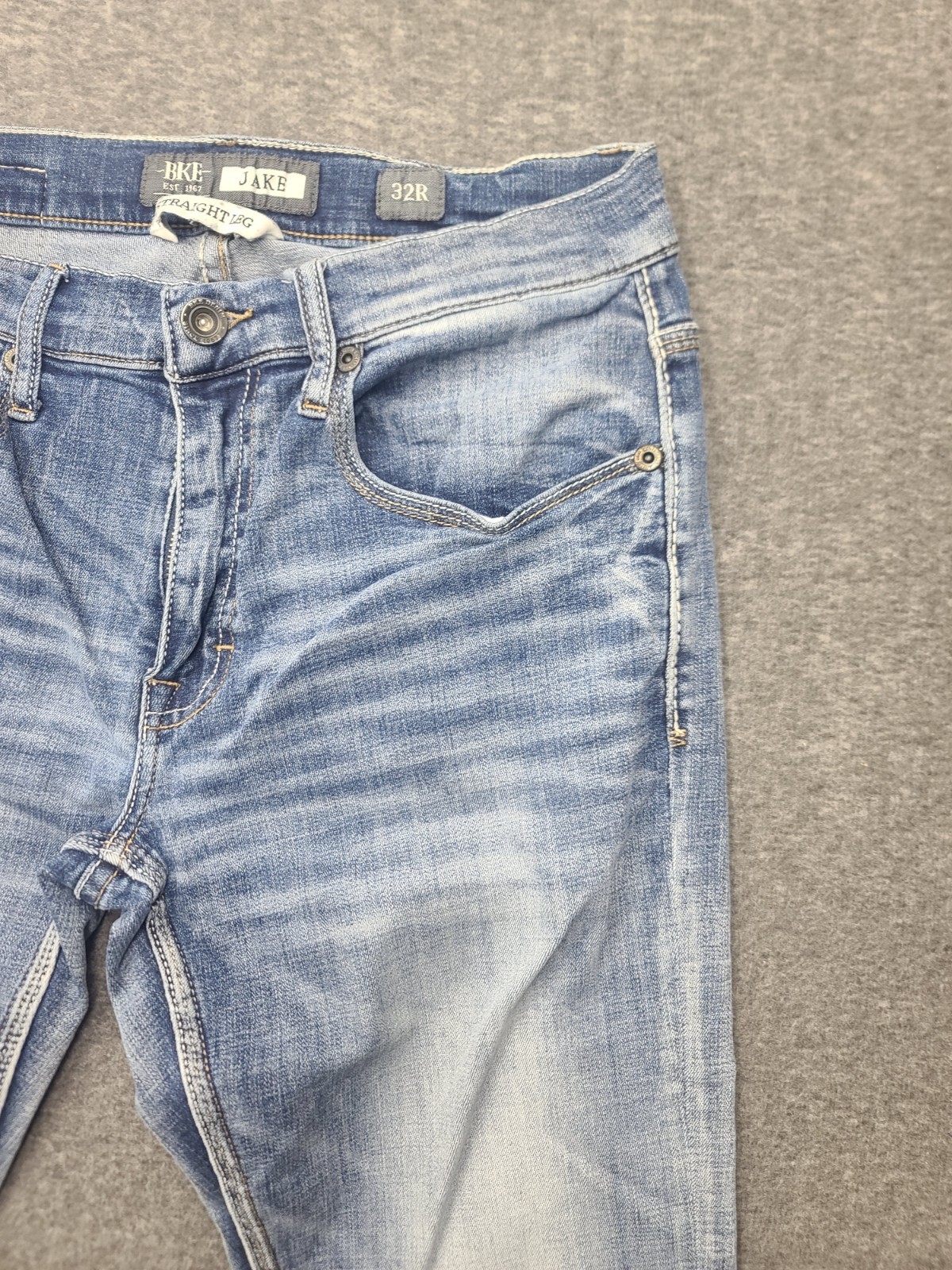 BKE Jake Men 32×32 Straight Leg Jeans Light Wash Stretch Blue Denim Distressed
