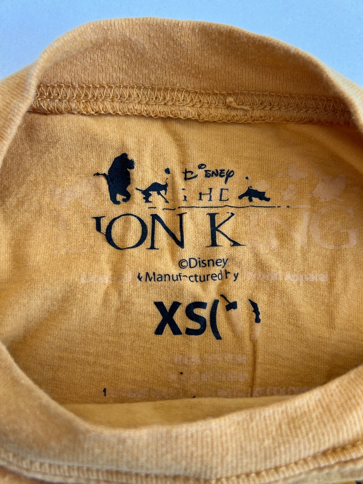 Lion King No worries Simba long sleeve shirt size XS
