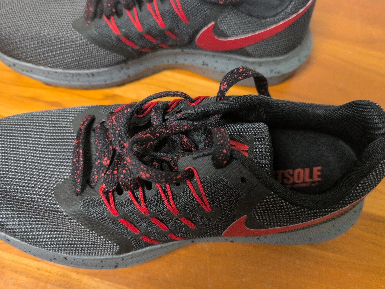 Nike Run Swift AR1945 001 Black Red Speckled Laces Size Men 8 Women 9.5