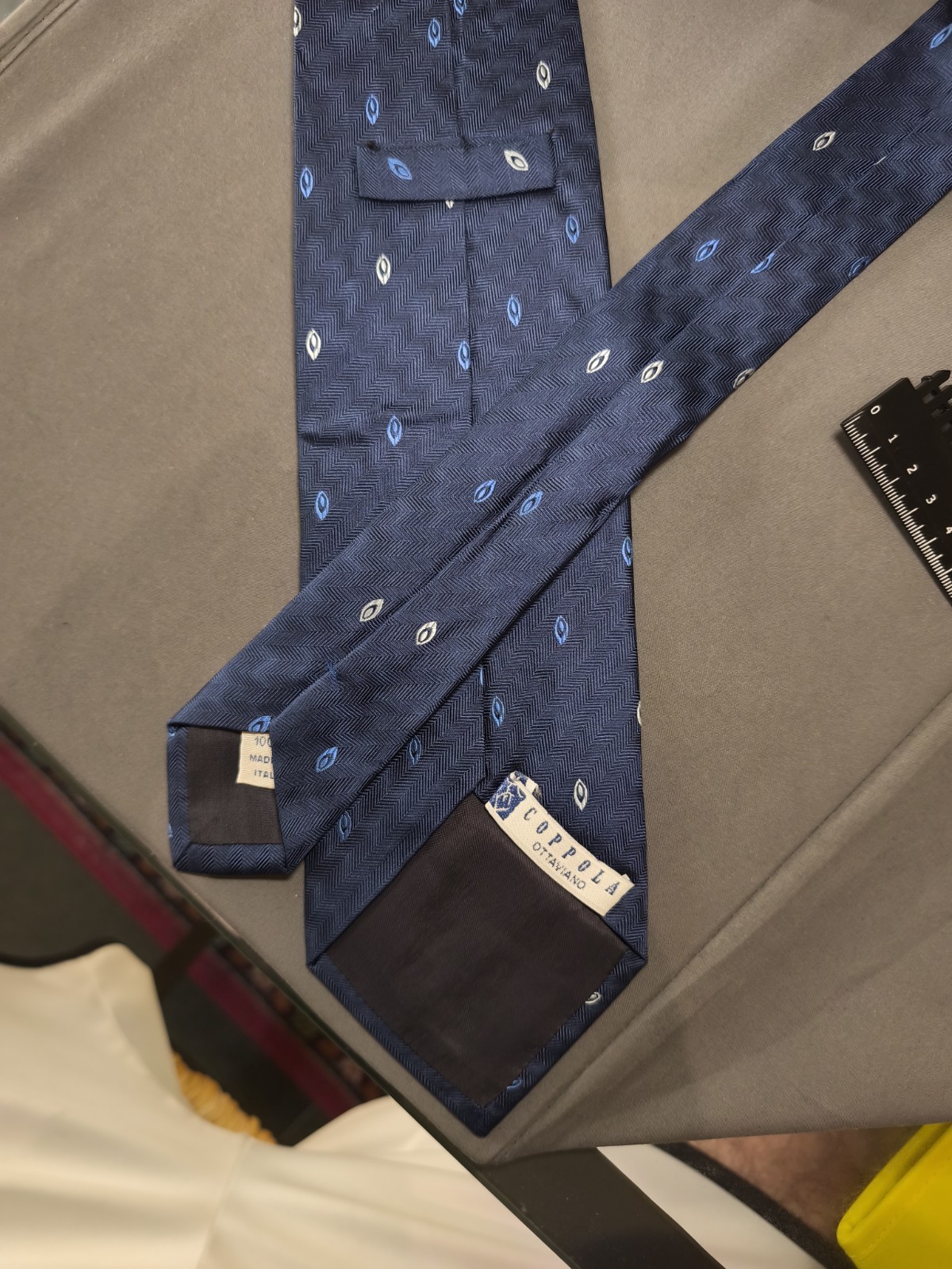 Octavian Couple – Solid Color Tailored Tie with Geometric Micro Design