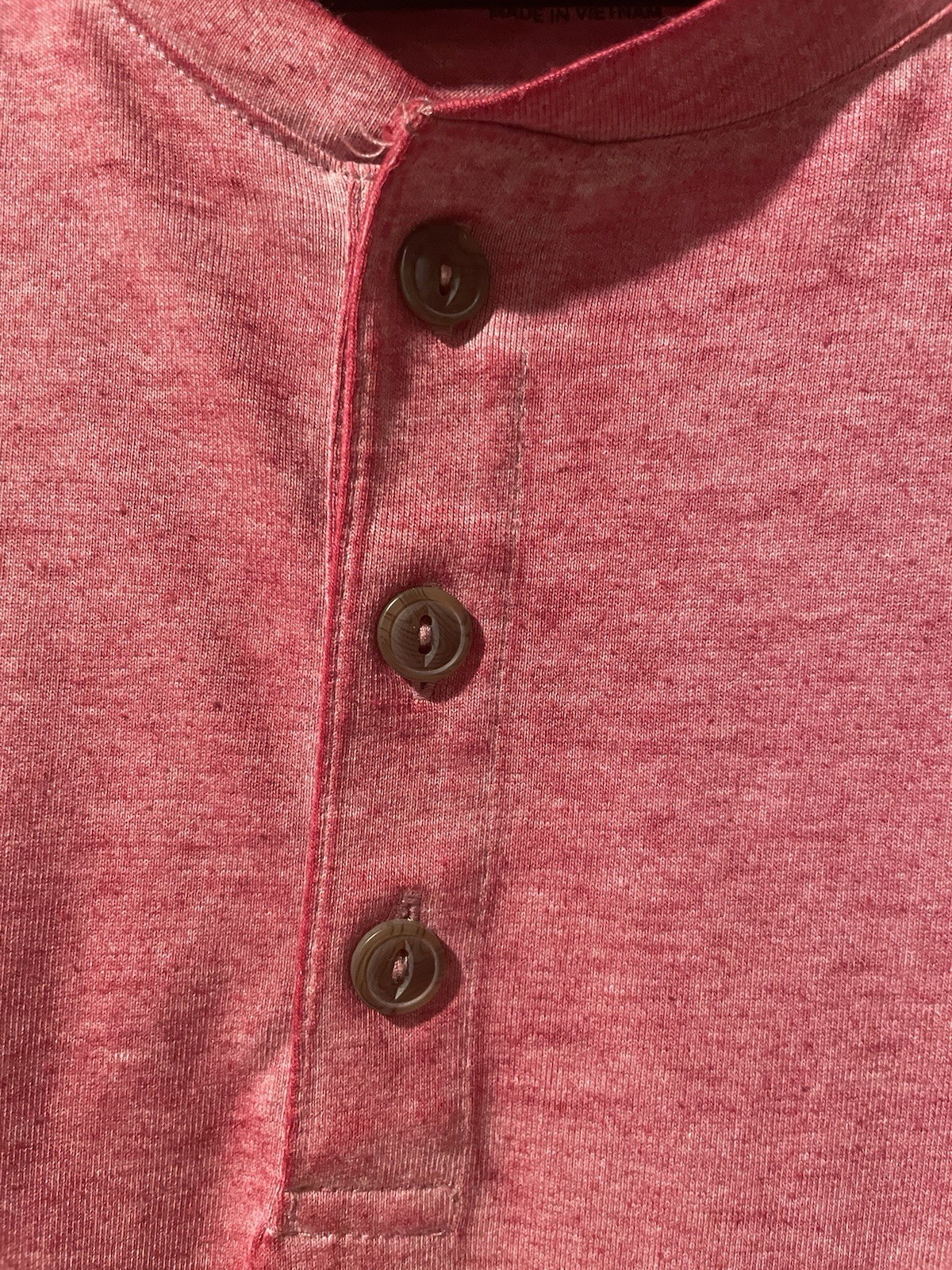 Men’s “American Rag” Henley, Size XL, tie/dye Red, 3 button placket