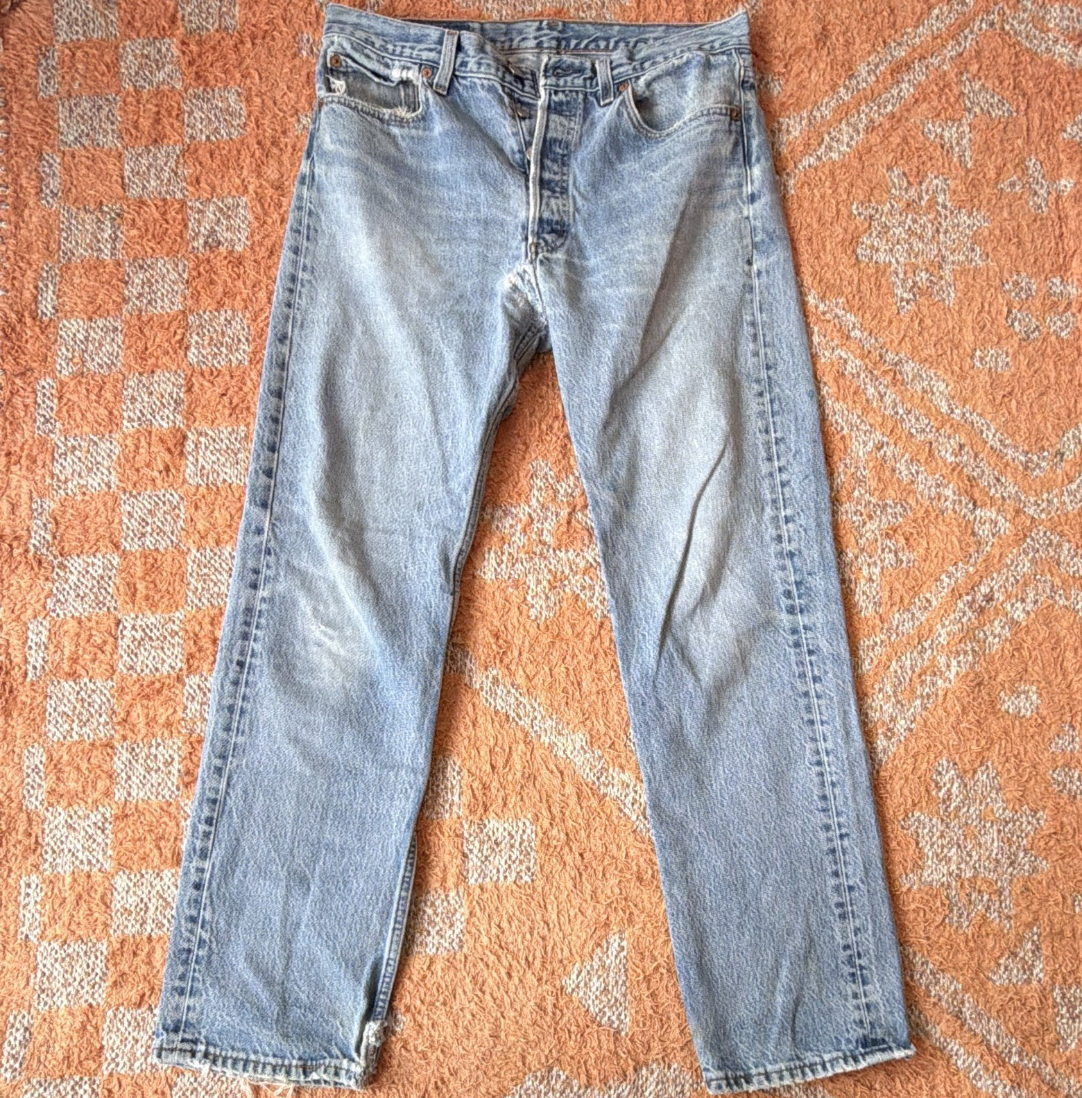 Vintage 90s Levi’s 501 32×30 MADE IN USA Light Wash Straight Button Fly