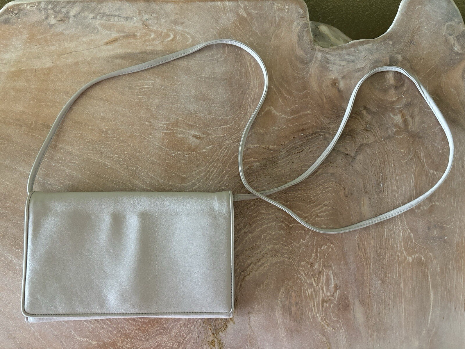 Donna Karan Light Taupe 5 Pocket Crossbody Soft Leather 8.75 X 5.5” Card Slots