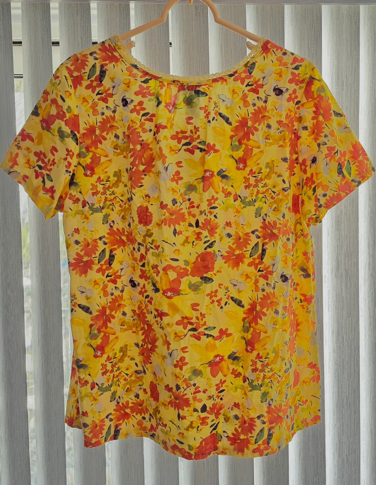 NWT Basic Editions yellow/orange cotton short-sleeve floral blouse (XL) lace nec