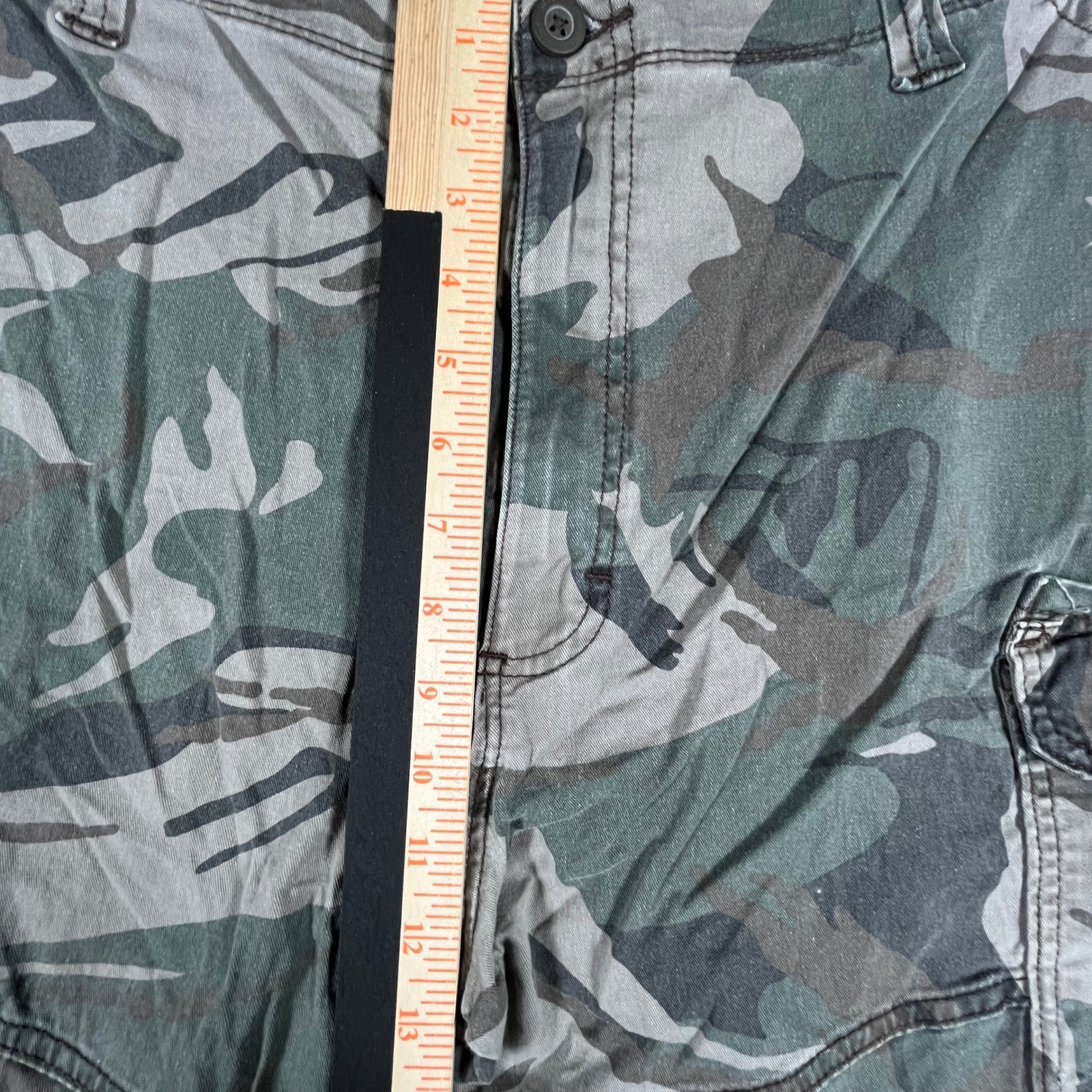 Wrangler Cargo Shorts Mens Size 40 Green Camo Relaxed Fit Stretch Outdoor Casual