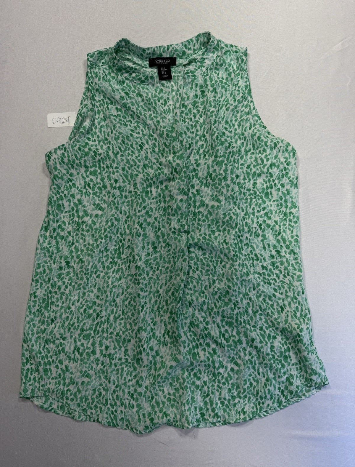 Jones & Co Women’s Green/White Animal Print Pleated V-Neck Blouse S