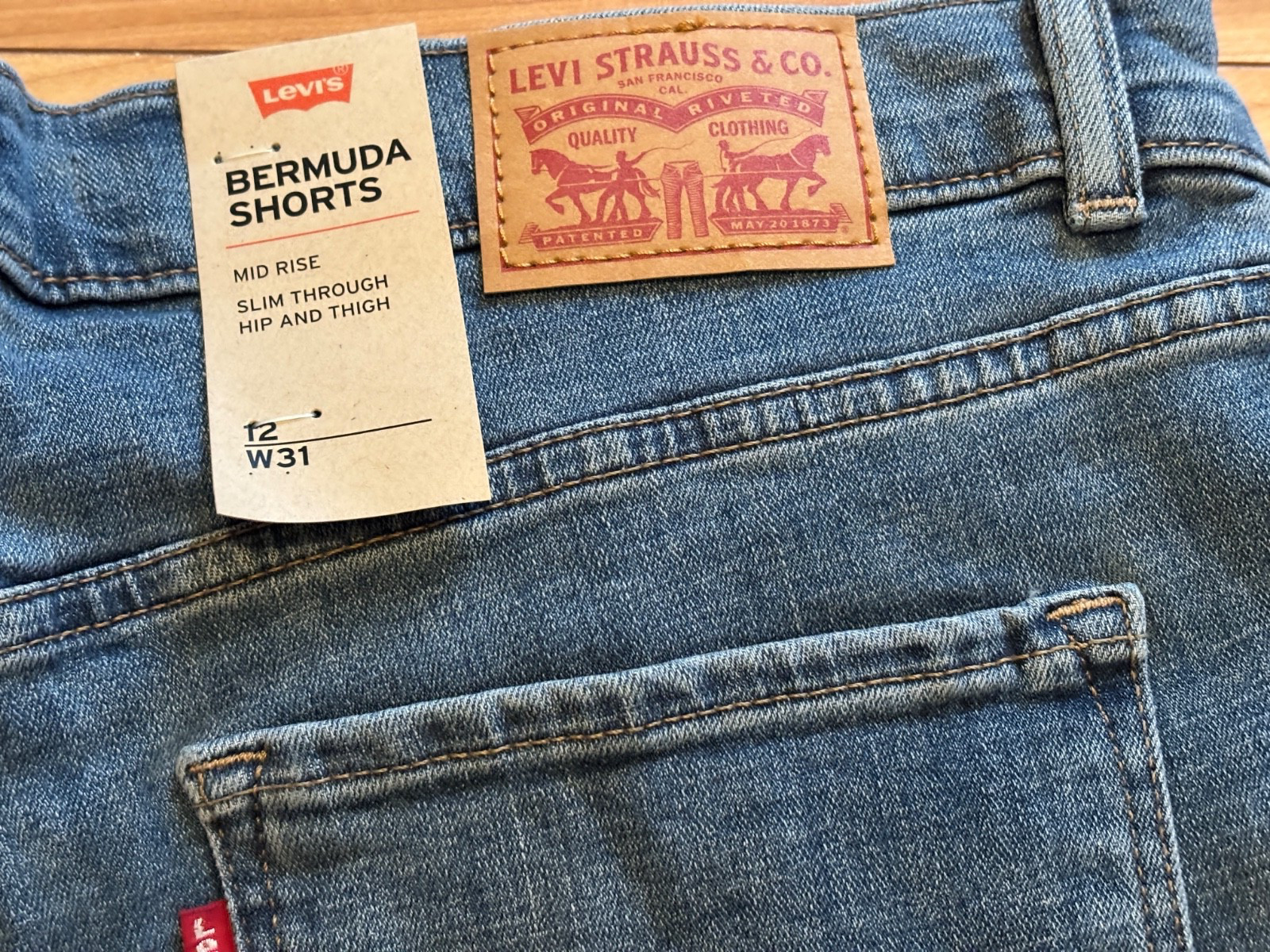 Levi’s Womens Shaping Bermuda Shorts Dark Wash Denim Jean Shorts Size 12/32 NWT