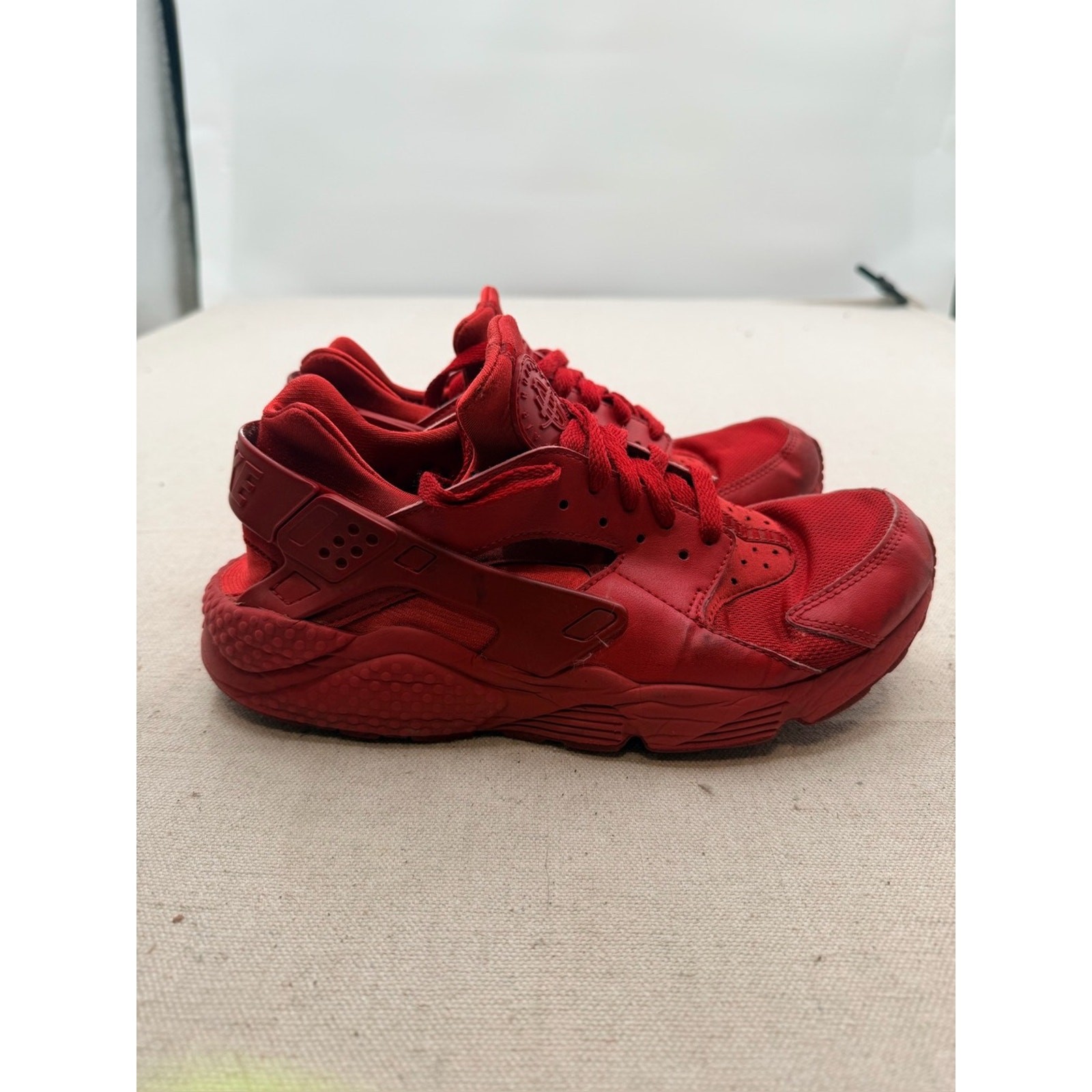 Nike Air Huarache Triple Red