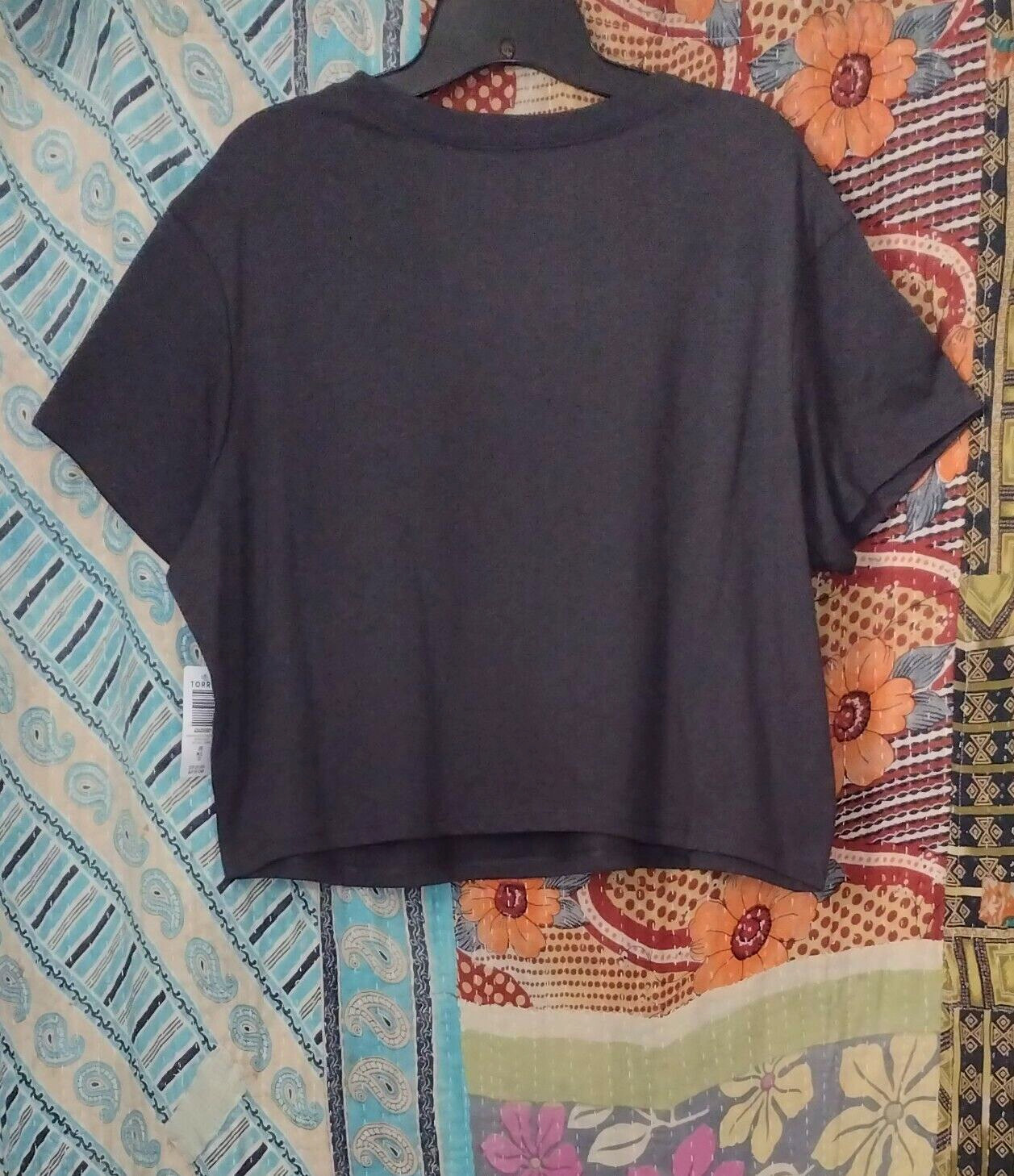 Women’s TORRID Queen Official Merch Crop T-shirt Relax Fit NWT’s 00 48B