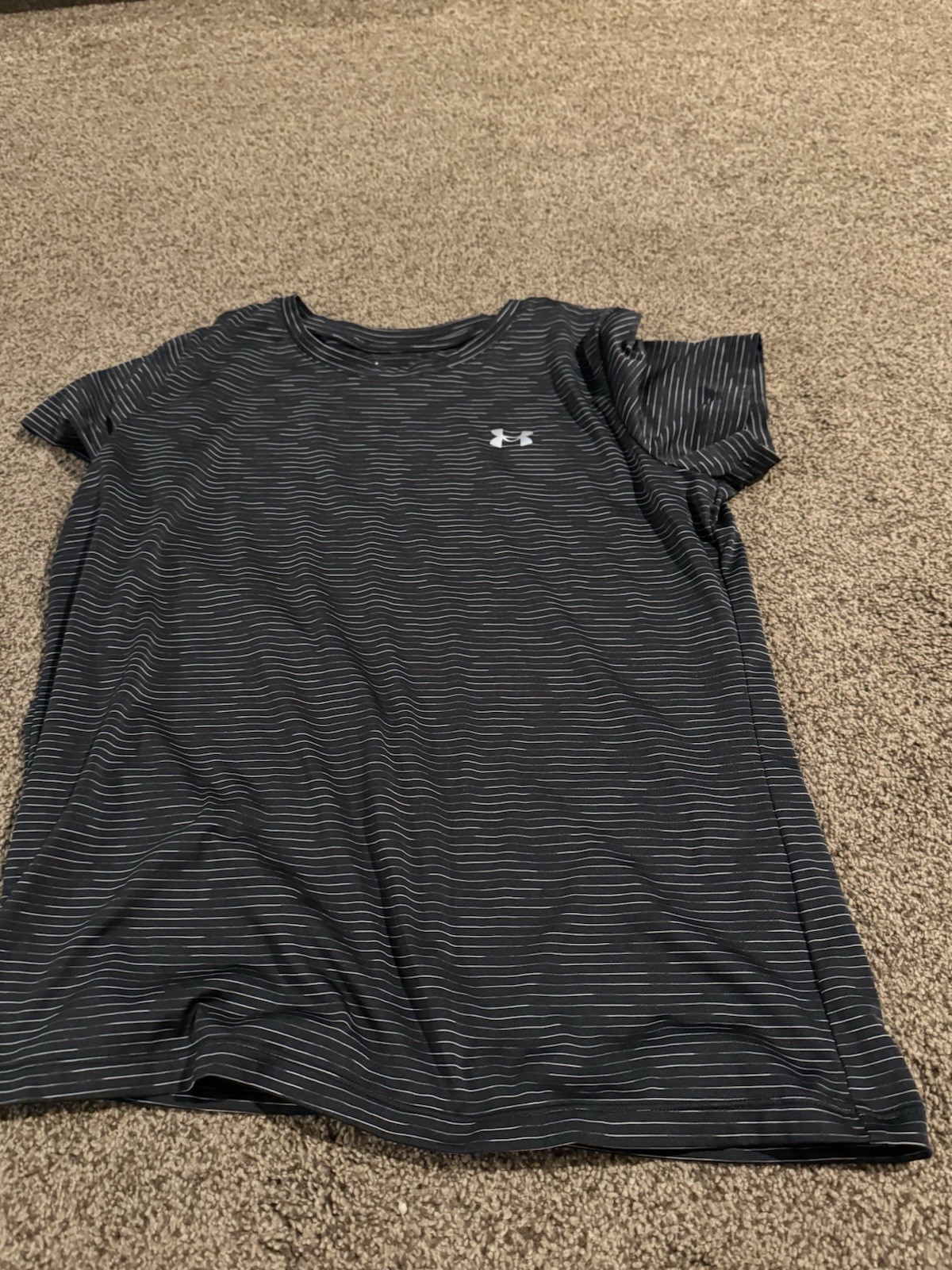 Under Armour HeatGear Men’s Loose Fit Short Sleeve Crew Tee Striped L